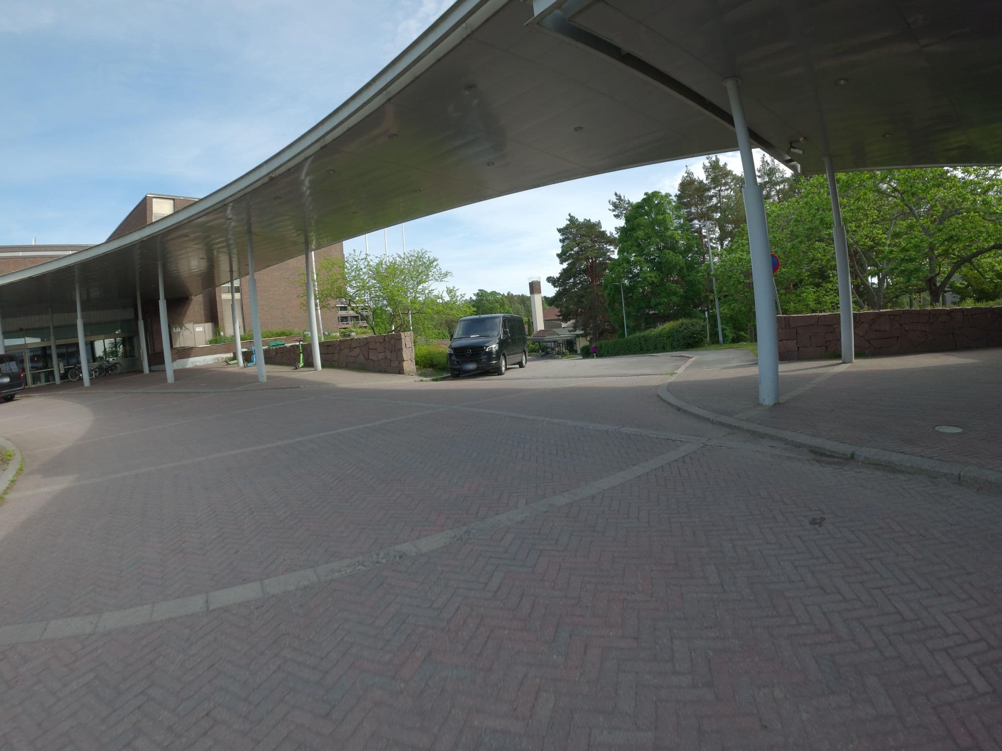 Street view near Hilton Swimming Pool, Vanha munkkiniemi — © Barro (CC BY-SA · Mapillary)