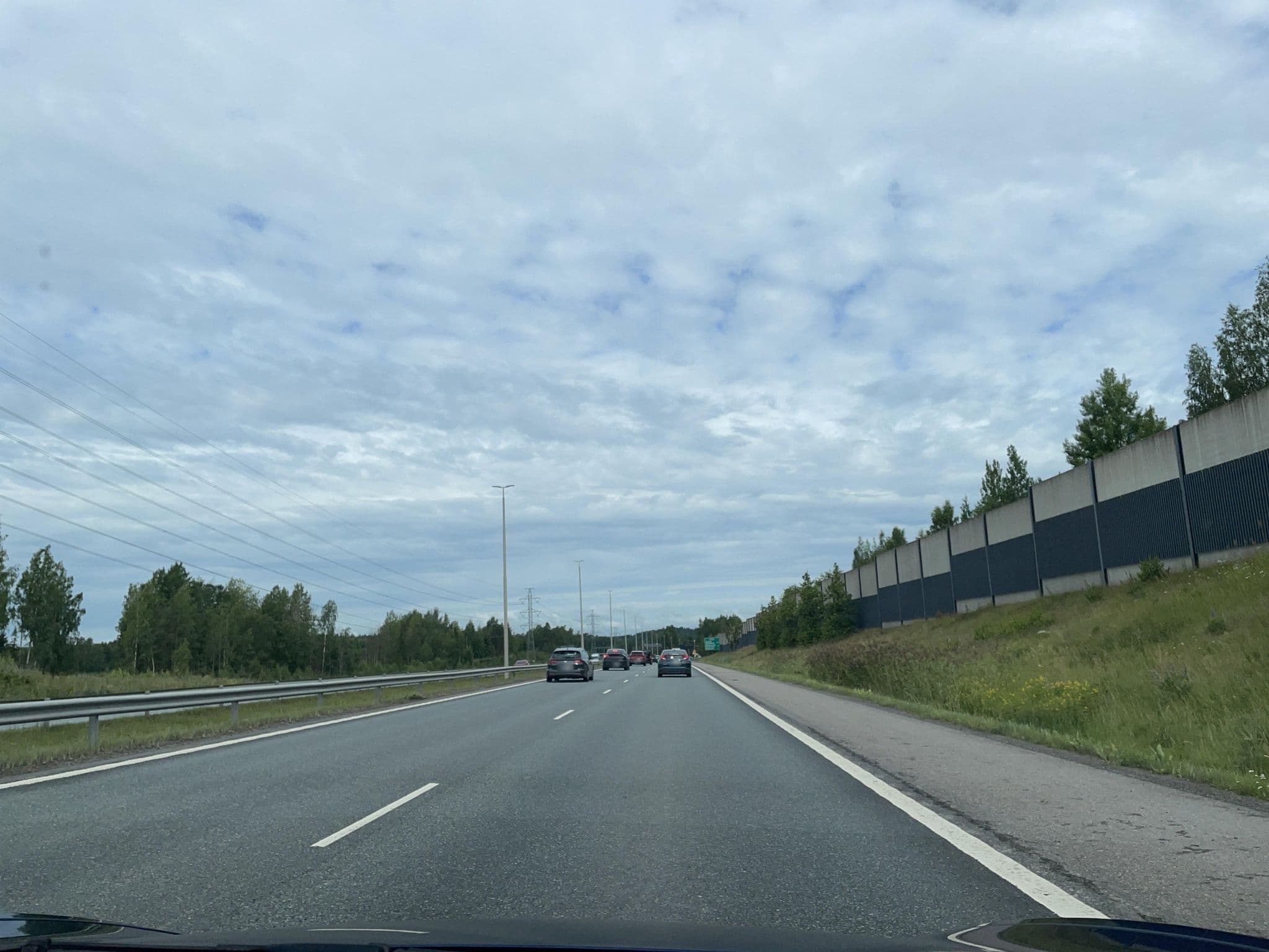Street view near Kurshi Hotel, Kivistö — © kino (CC BY-SA · Mapillary)