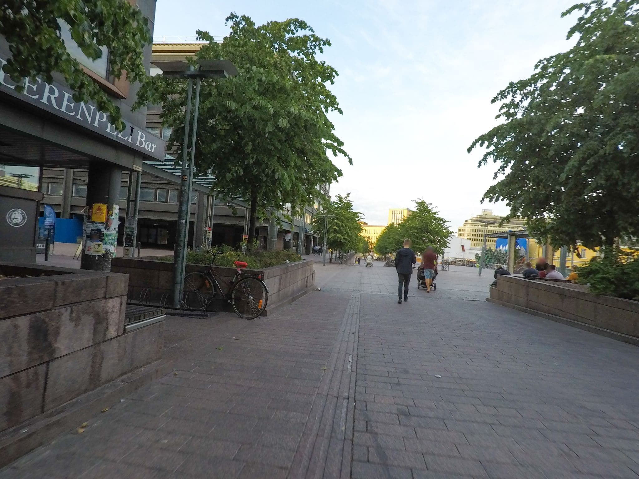 Street view near De doornroosjes 456, Helsinki — © esario (CC BY-SA · Mapillary)