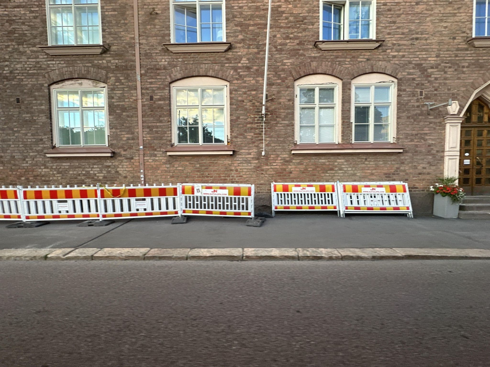 Street view near Elatzupa Inc., Etu-Töölö — © quickness805 (CC BY-SA · Mapillary)