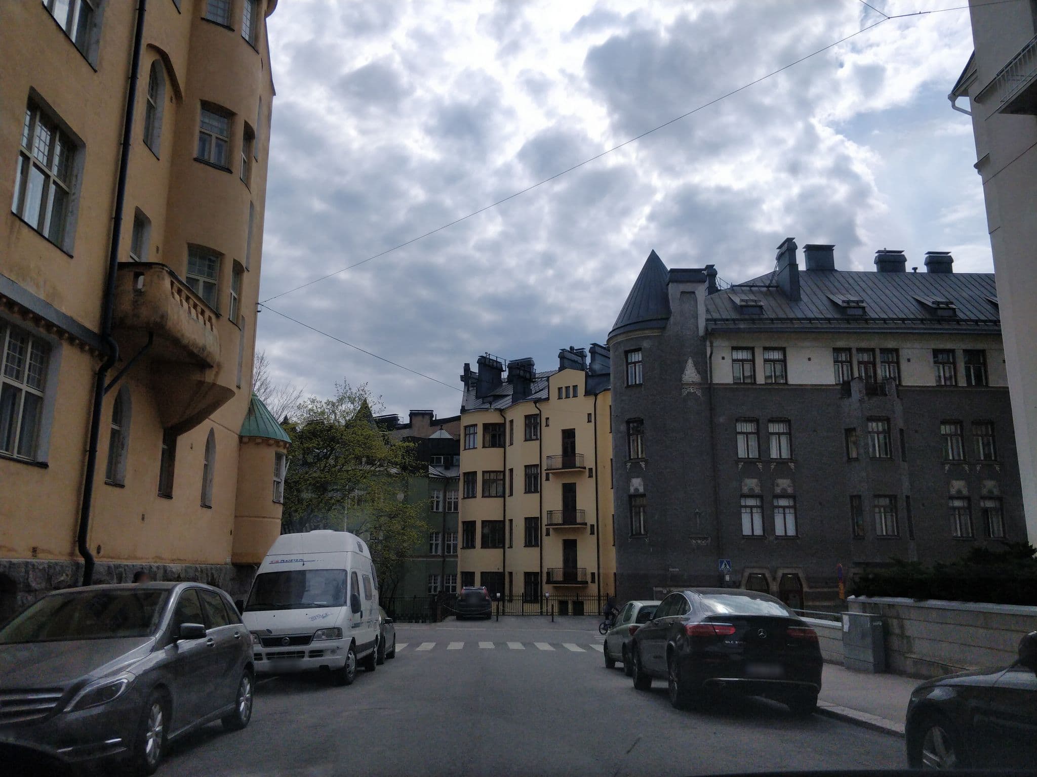 Street view near Hellsten Hotel Apartments, Katajanokka — © kelvinminn (CC BY-SA · Mapillary)