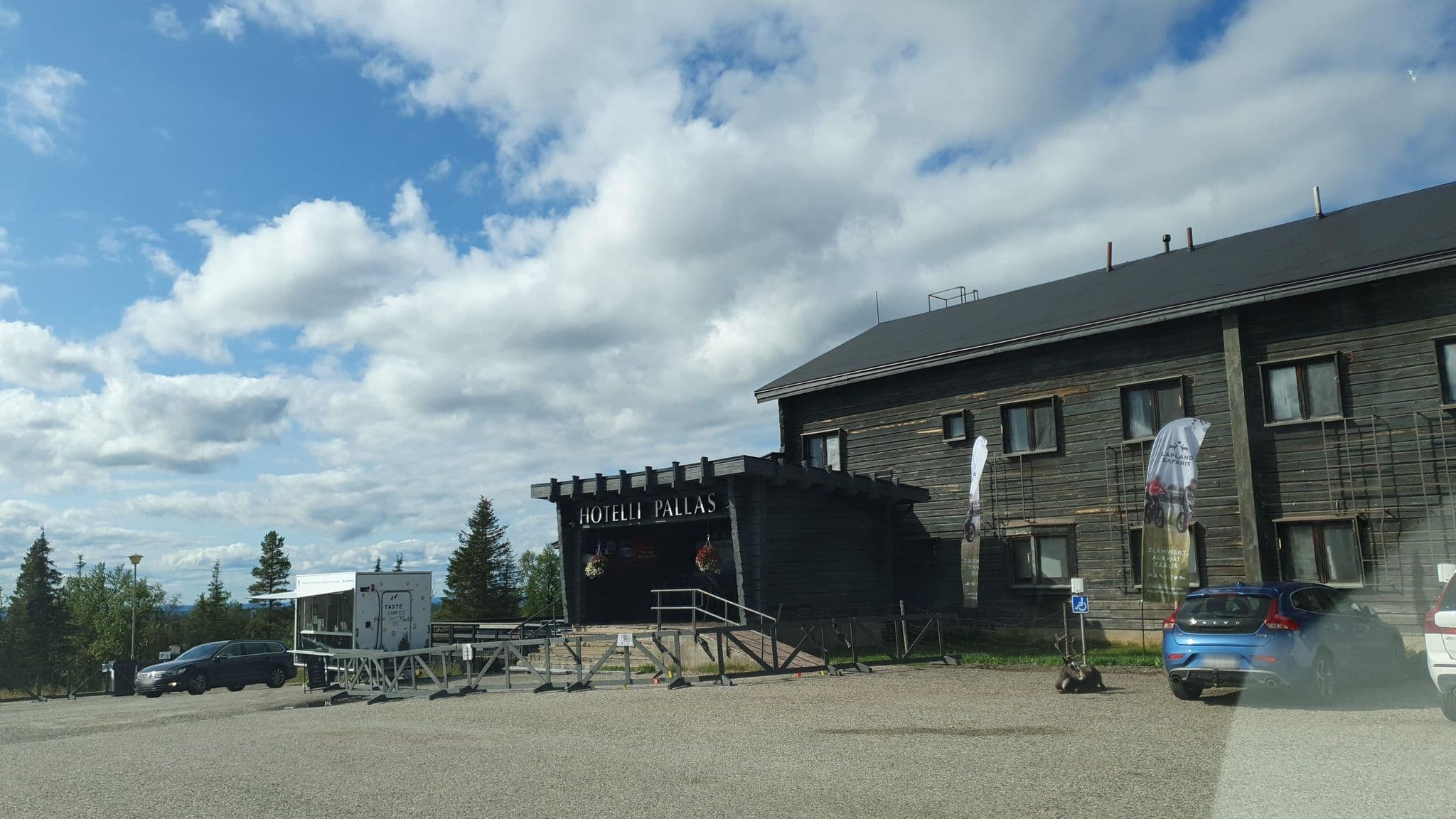 Street view near Snowy Wilderness Lodge, Muonio — © houtari (CC BY-SA · Mapillary)