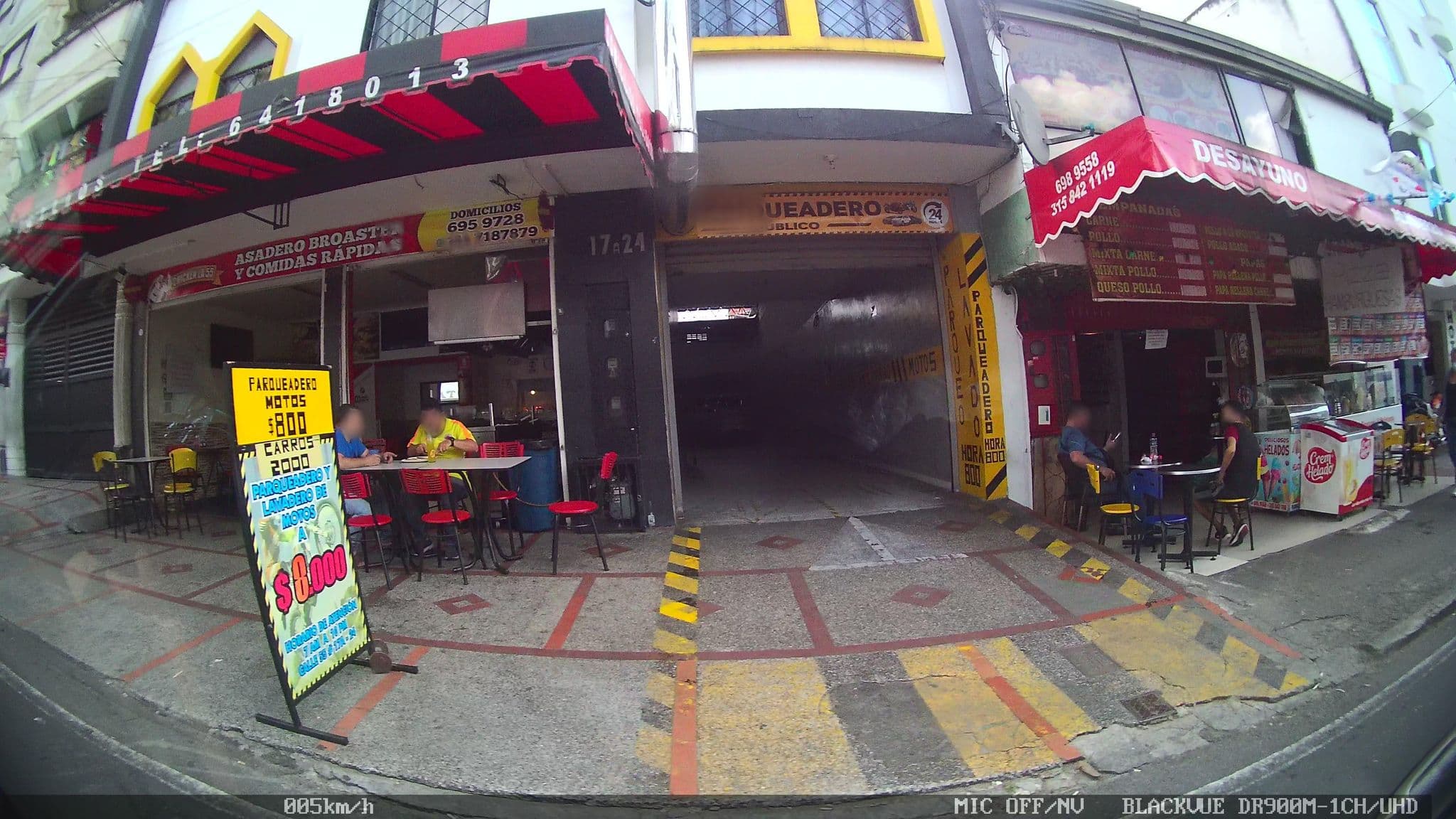 Street view near Hotel Shaday, Bucaramanga — © kaart_2 (CC BY-SA · Mapillary)