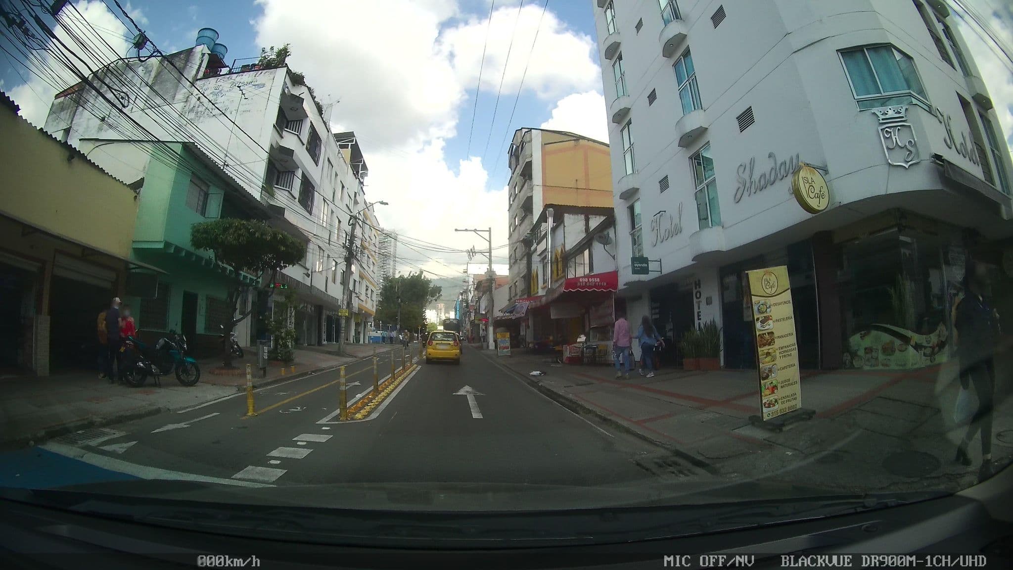 Street view near Hotel Montana, Bucaramanga — © kaart_2 (CC BY-SA · Mapillary)
