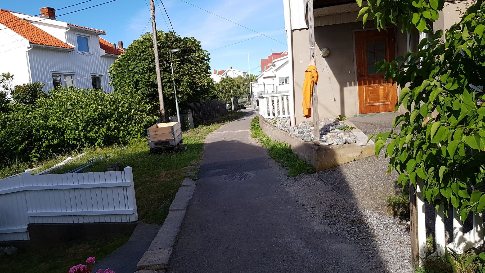 Street view near Åstol appartments, Rönnäng — © magnusa (CC BY-SA · Mapillary)