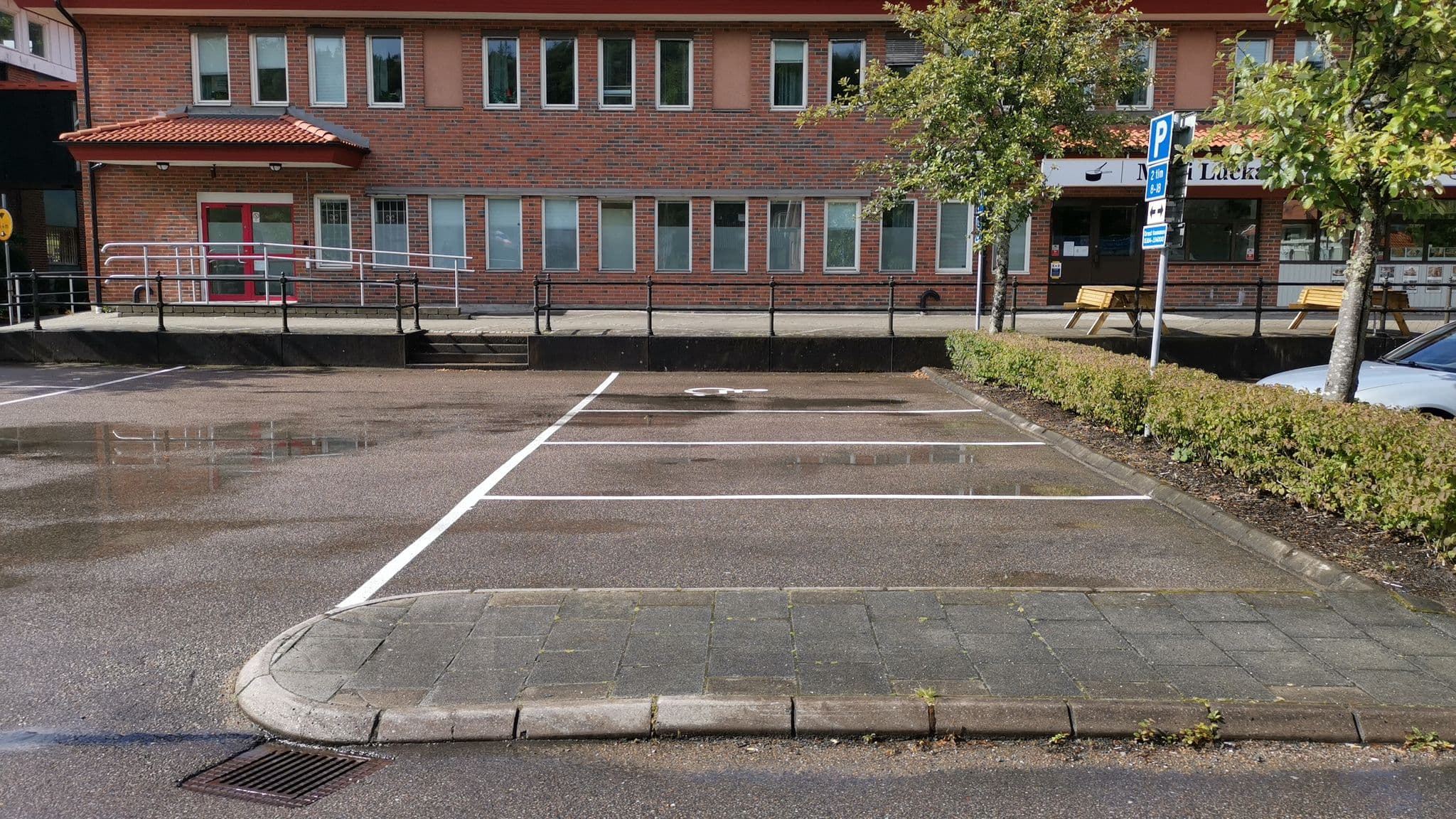 Street view near Villa Frideborg Rum & Mat, Henån — © dsb (CC BY-SA · Mapillary)