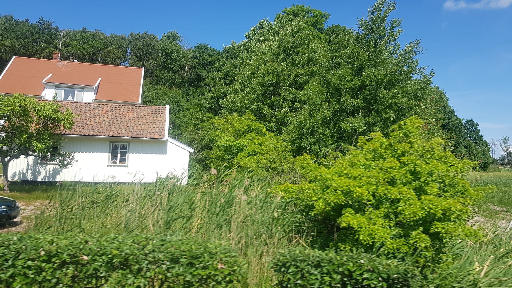 Street view near Emmelund Bed & Breakfast, Skärhamn — © magnusa (CC BY-SA · Mapillary)
