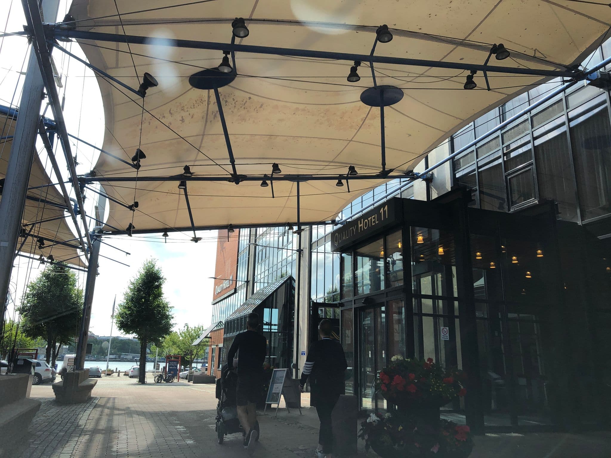 Street view near Home Hotel, Majorna — © bigroundbaby (CC BY-SA · Mapillary)