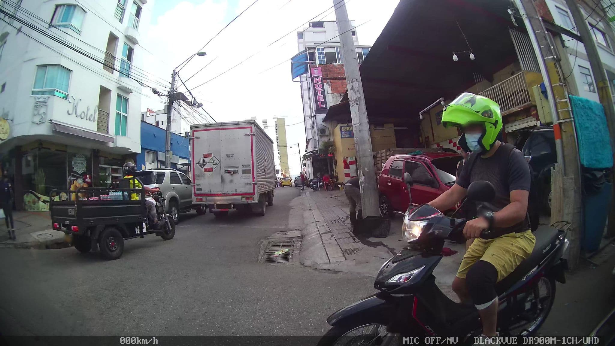 Street view near Hotel MonteRey Isla, Bucaramanga — © kaart_2 (CC BY-SA · Mapillary)