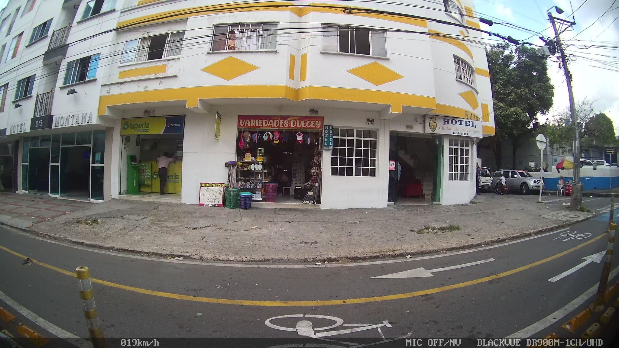Street view near Hotel El Samán, Bucaramanga — © kaart_2 (CC BY-SA · Mapillary)
