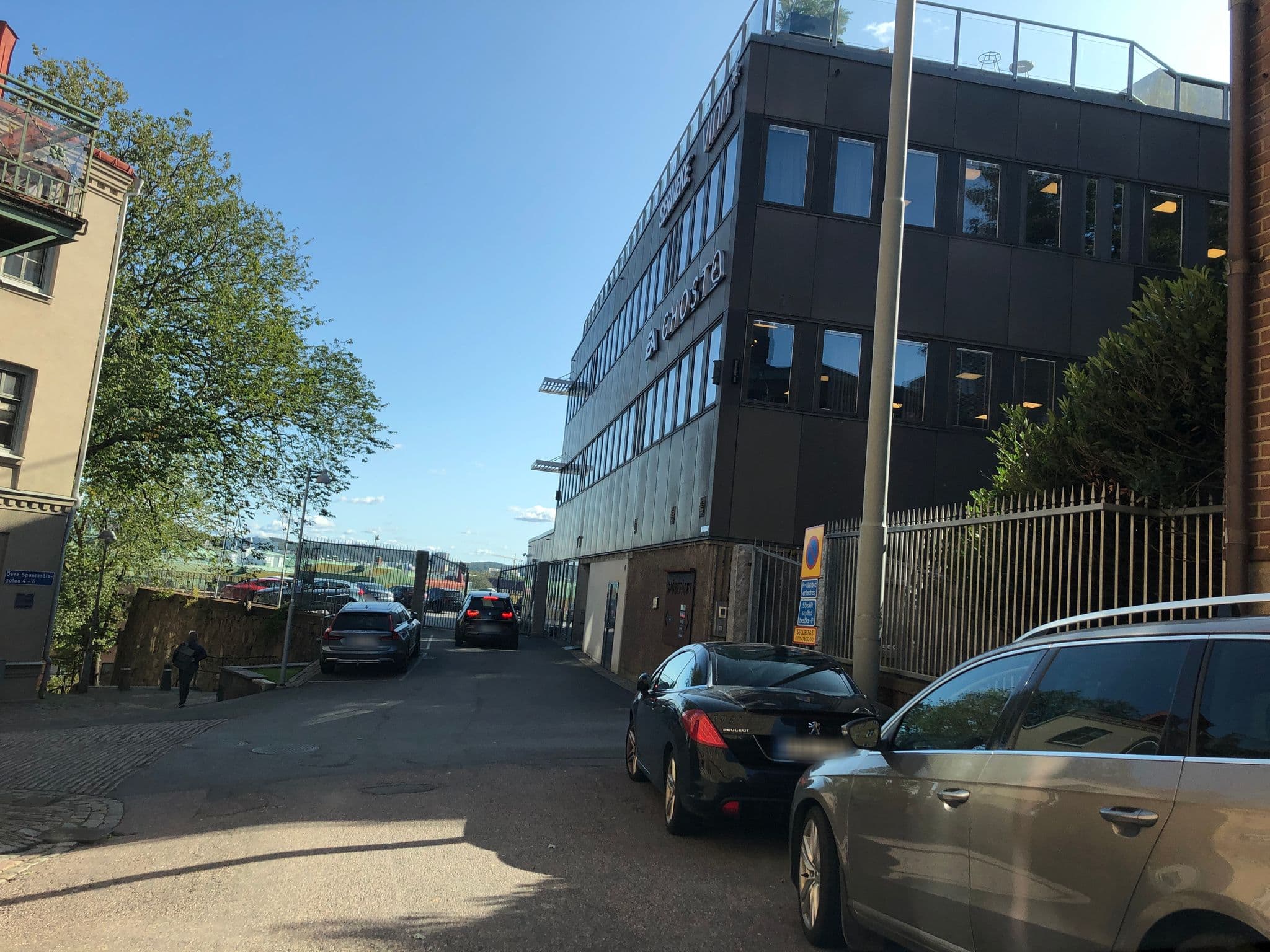 Street view near Masthuggsterrassens Vandrarhem, Gothenburg — © bigroundbaby (CC BY-SA · Mapillary)