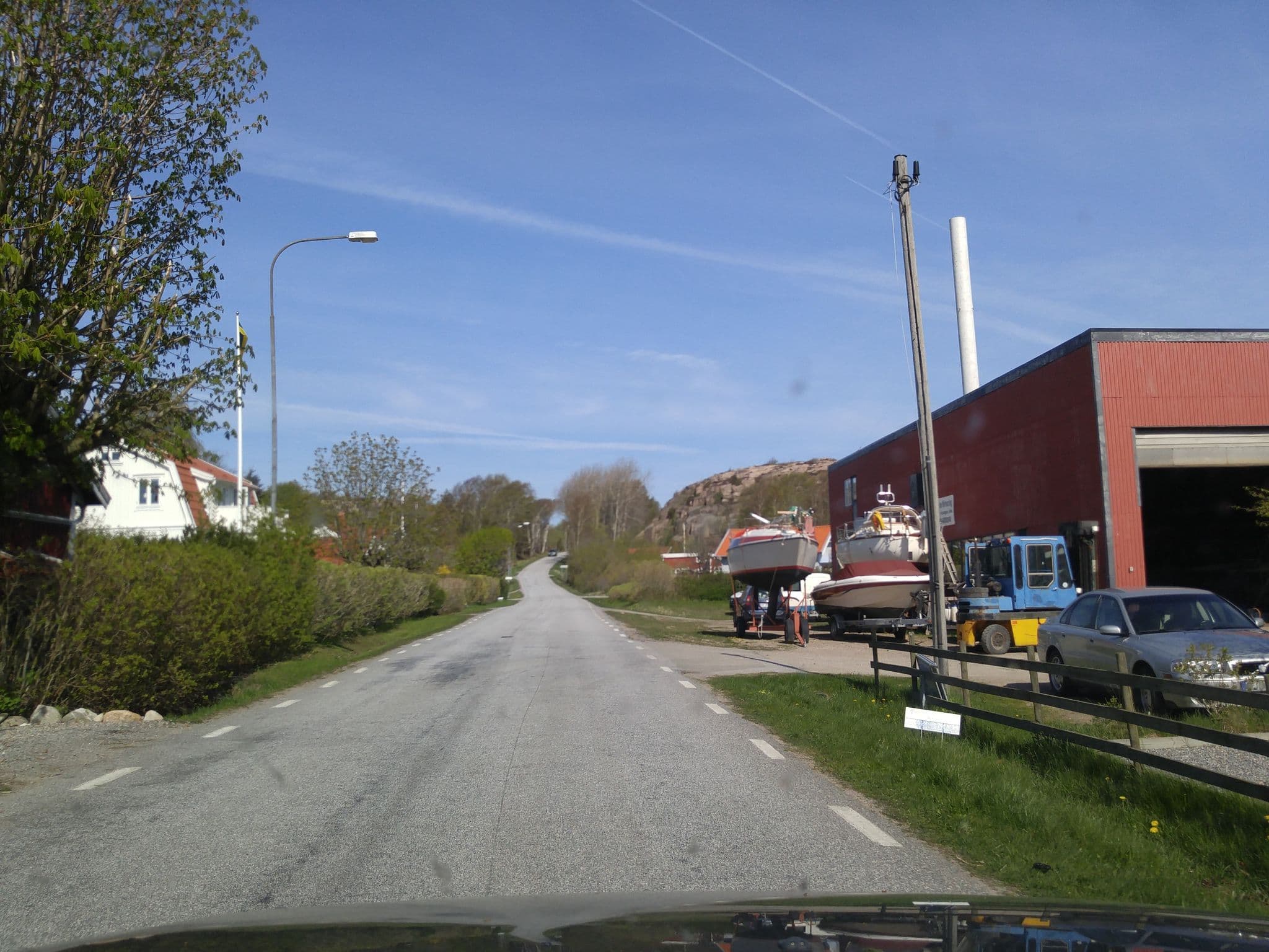 Street view near Kustnära Vandrarhem, Hunnebostrand — © thomasnygards (CC BY-SA · Mapillary)