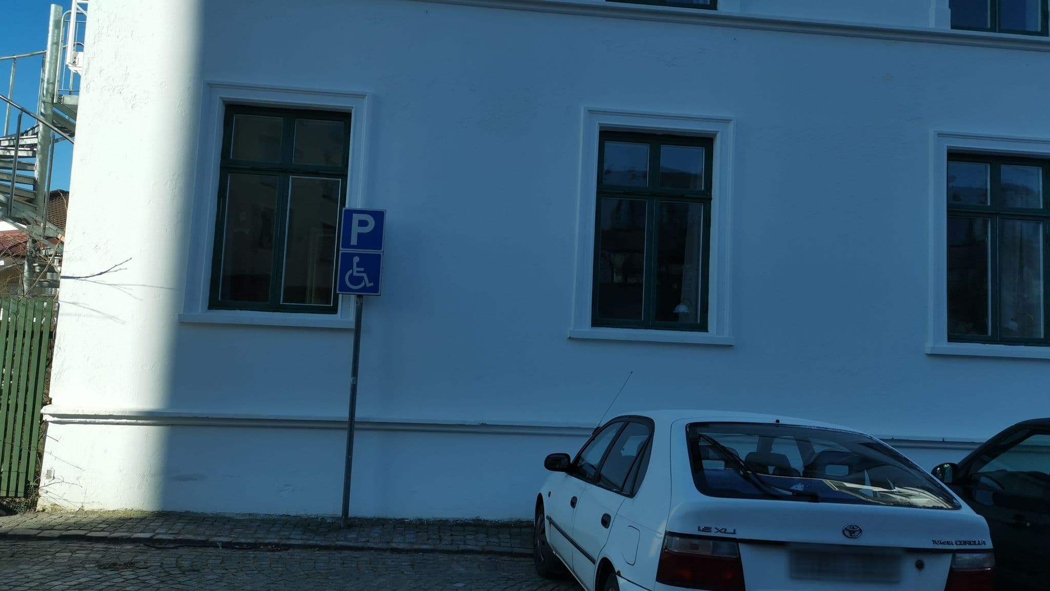Street view near Amigos Para Siempre, Lysekil — © dsb (CC BY-SA · Mapillary)