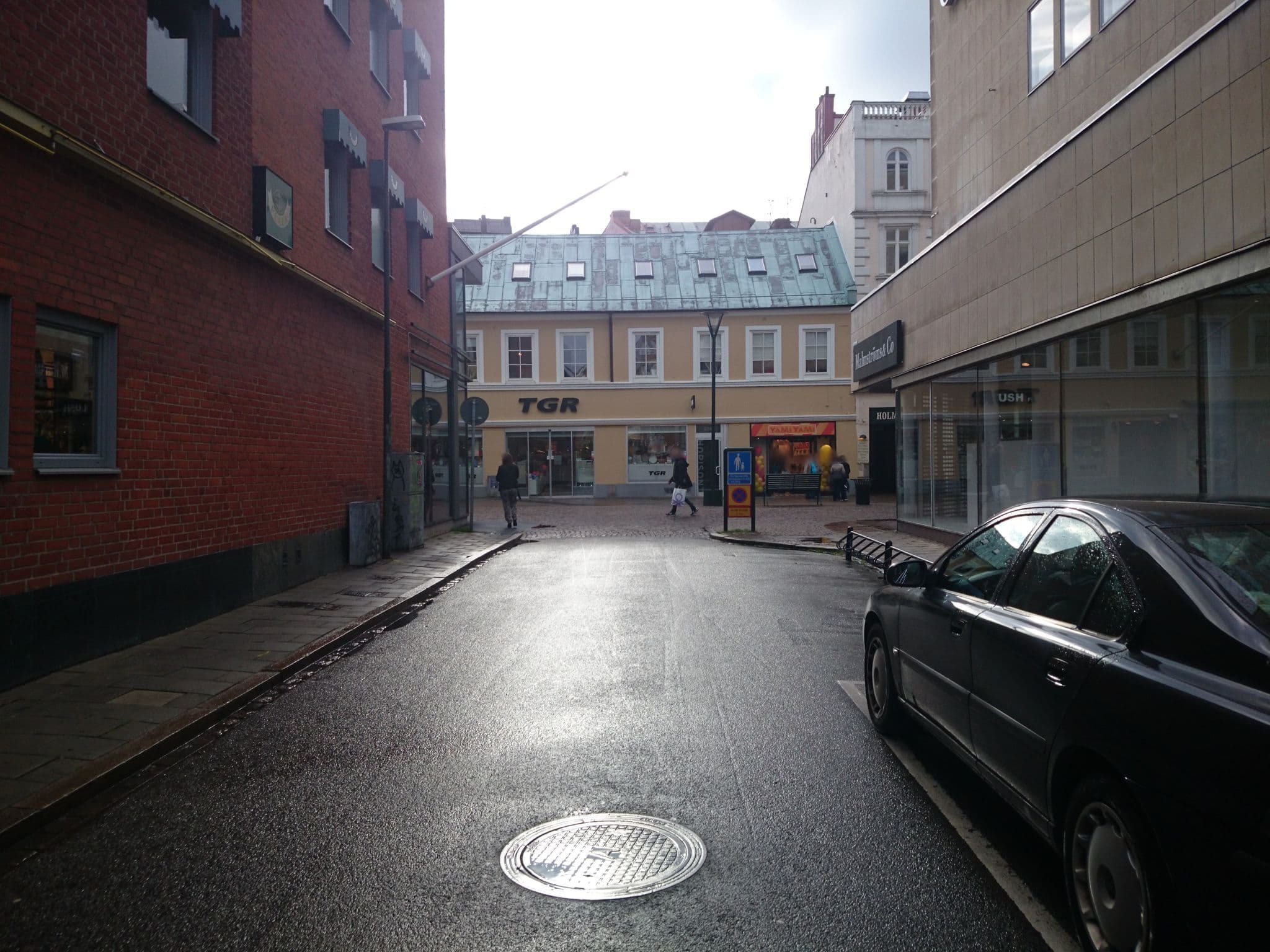 Street view near Malmö Hotel Plaza, Malmö — © peterneubauer (CC BY-SA · Mapillary)