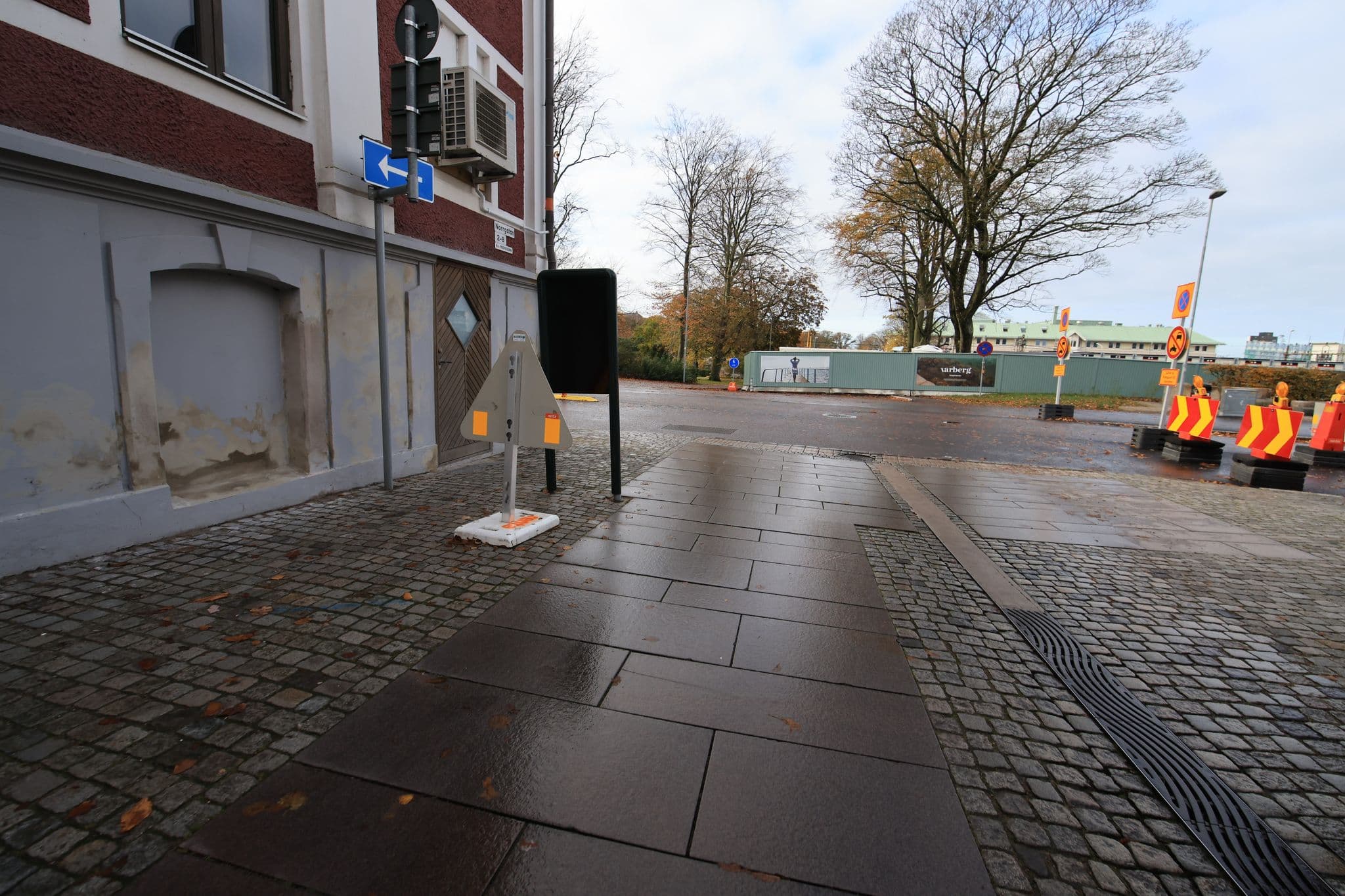 Street view near Hotell Blanka, Varberg — © jorfro (CC BY-SA · Mapillary)