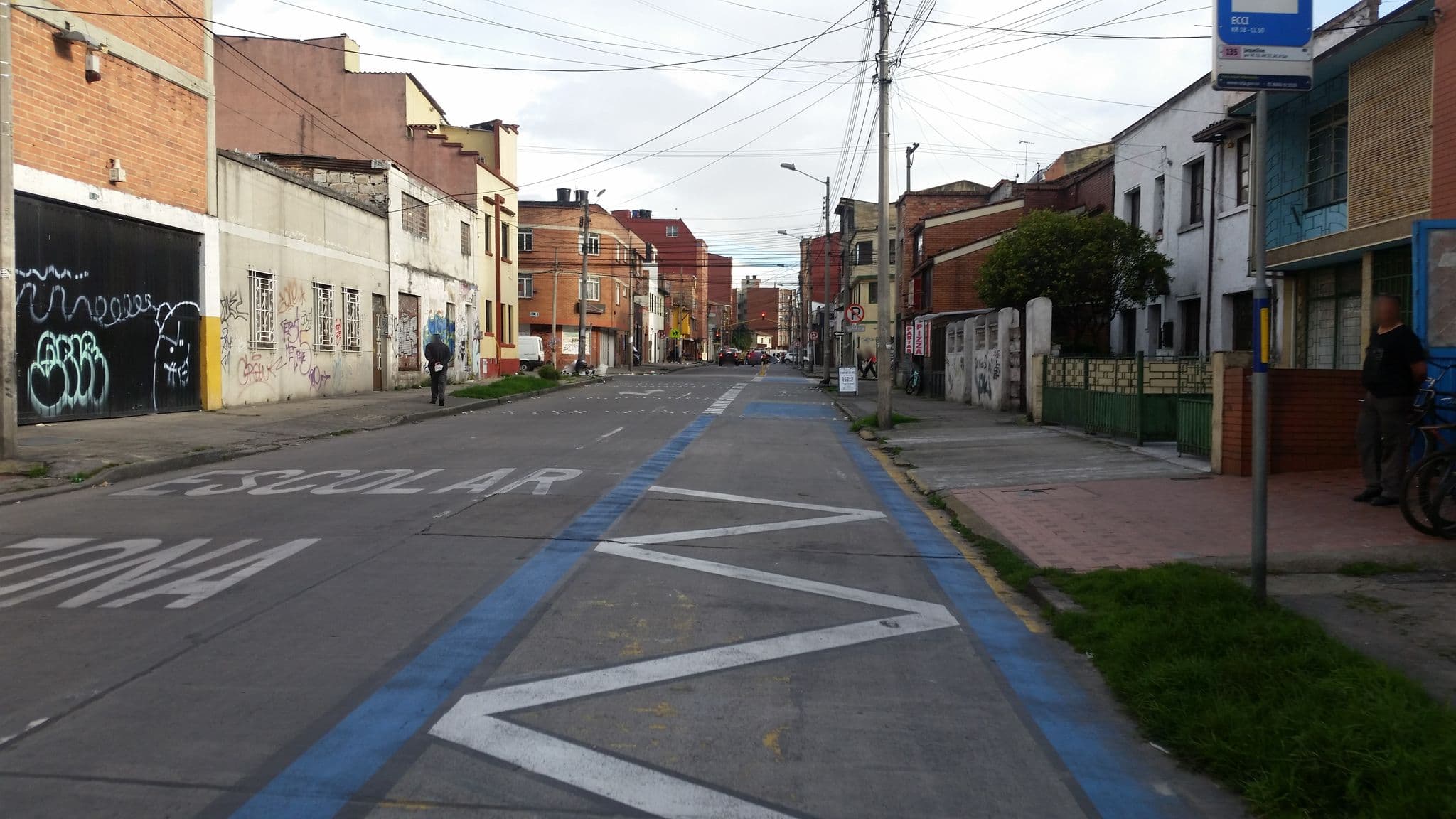 Street view near edificio Bari, Bogotá