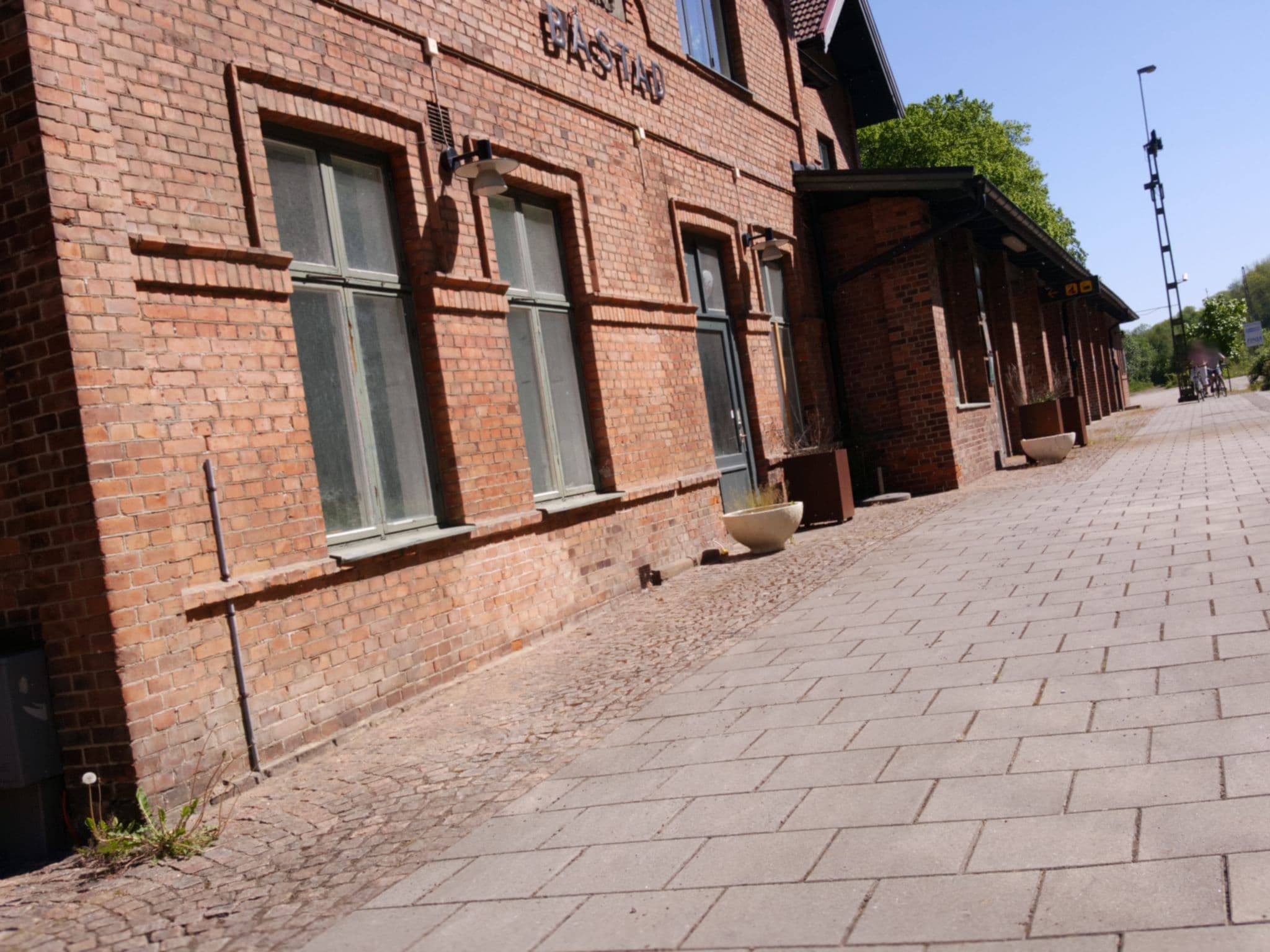 Street view near Tree Top Hill - The Old Station House - Båstad, Båstad — © mkw (CC BY-SA · Mapillary)