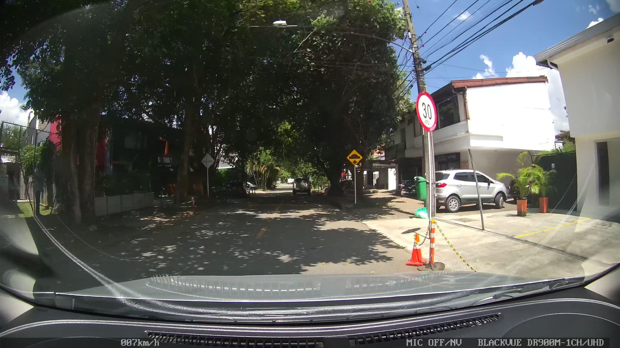 Street view near BlackPine, Itagüí — © kaart_4 (CC BY-SA · Mapillary)
