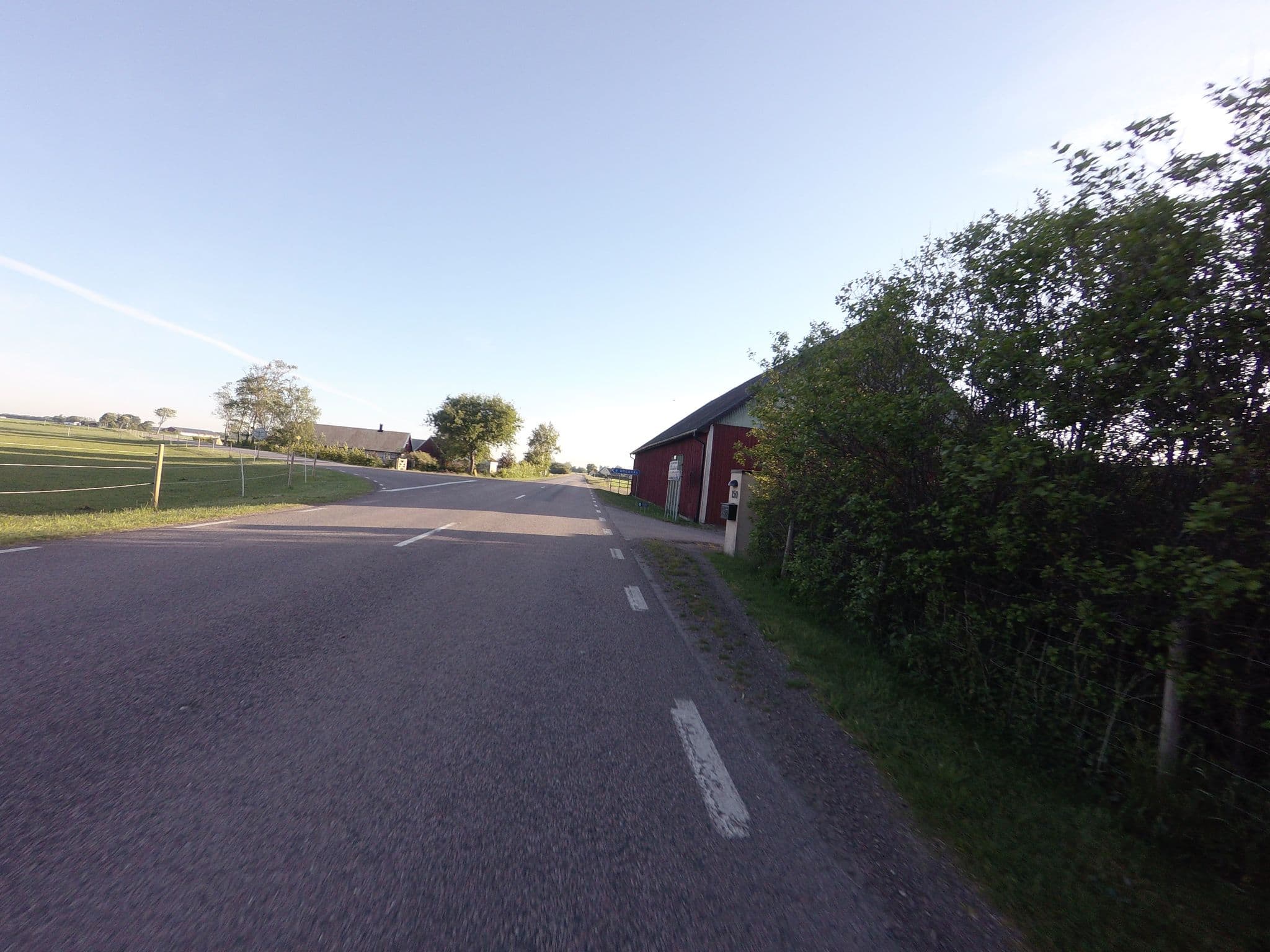 Street view near Rydsbo Gård, Viken — © larshelmin (CC BY-SA · Mapillary)
