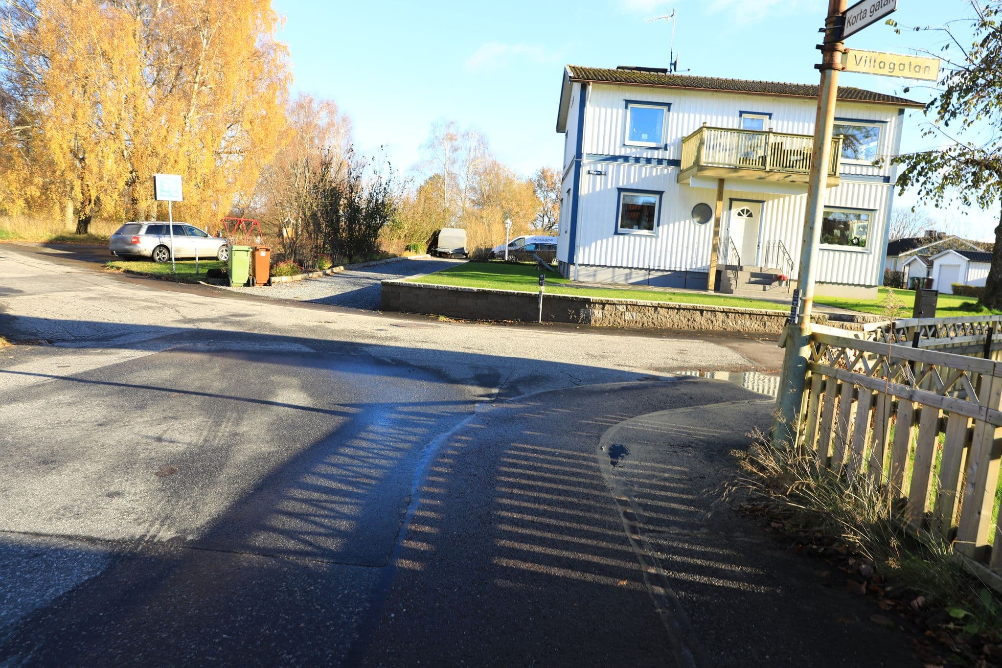 Street view near Radisson Blu riverside, Kinna — © jorfro (CC BY-SA · Mapillary)