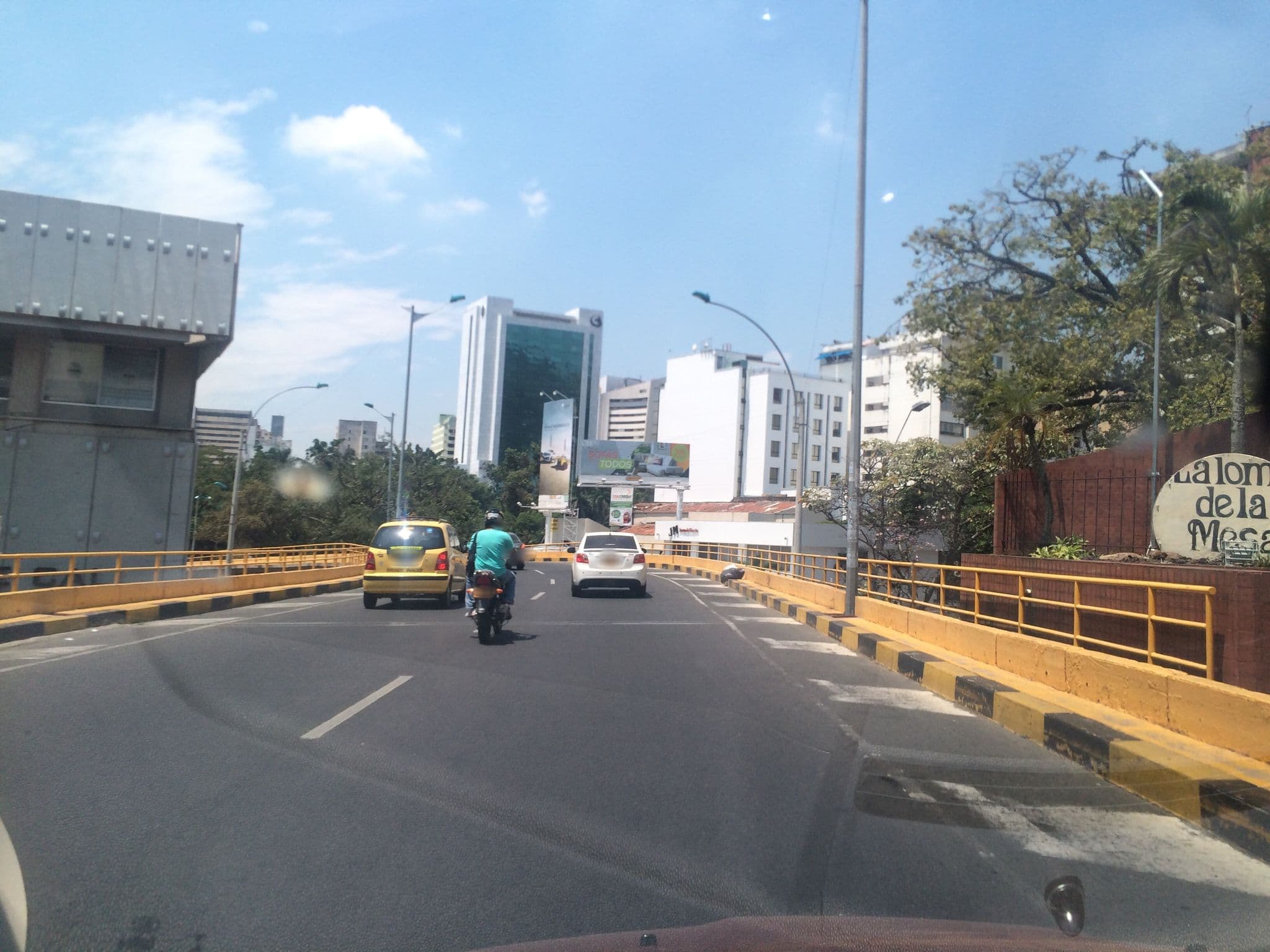 Street view near Caelum Hostal, Cali — © gtq (CC BY-SA · Mapillary)