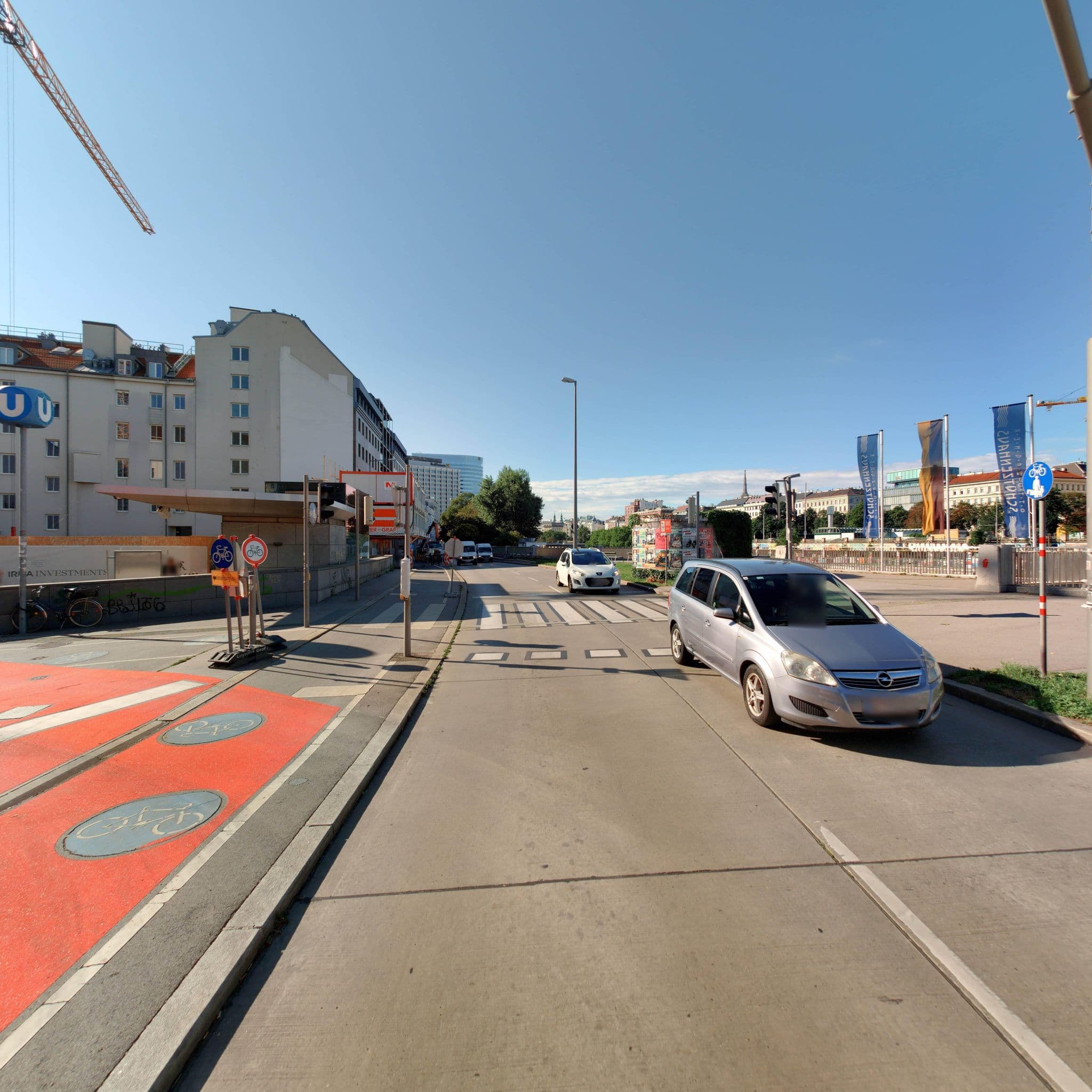 Street view near Radisson RED, Innere Stadt — © eliasgander (CC BY-SA · Mapillary)