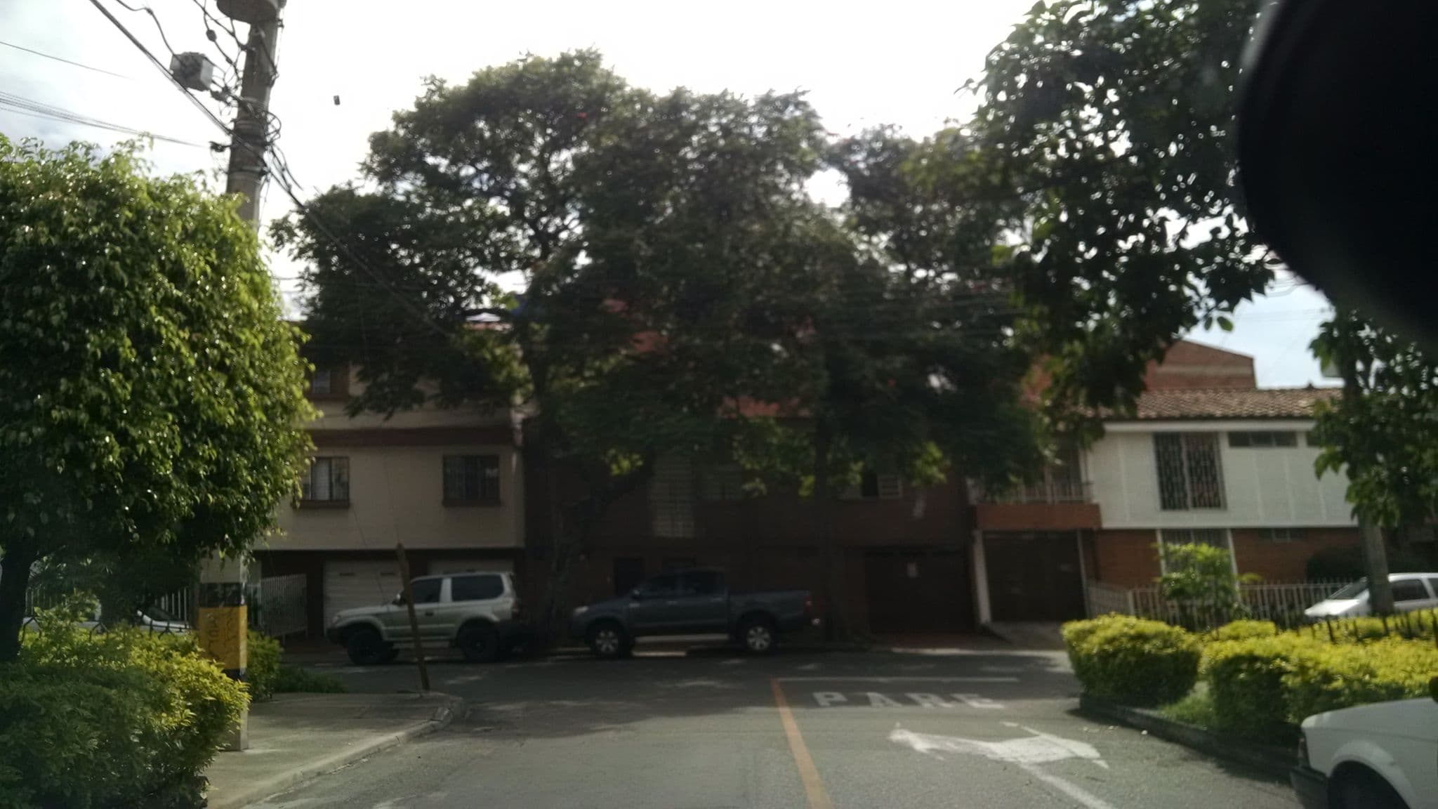 Street view near casa blanca de los Laureles, Medellín — © kleper (CC BY-SA · Mapillary)