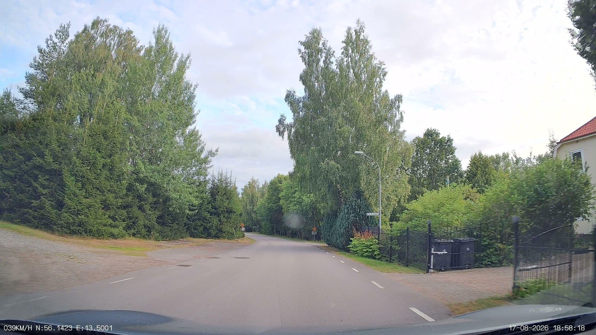 Street view near Hoefijzergård, Tyringe — © thewizard (CC BY-SA · Mapillary)
