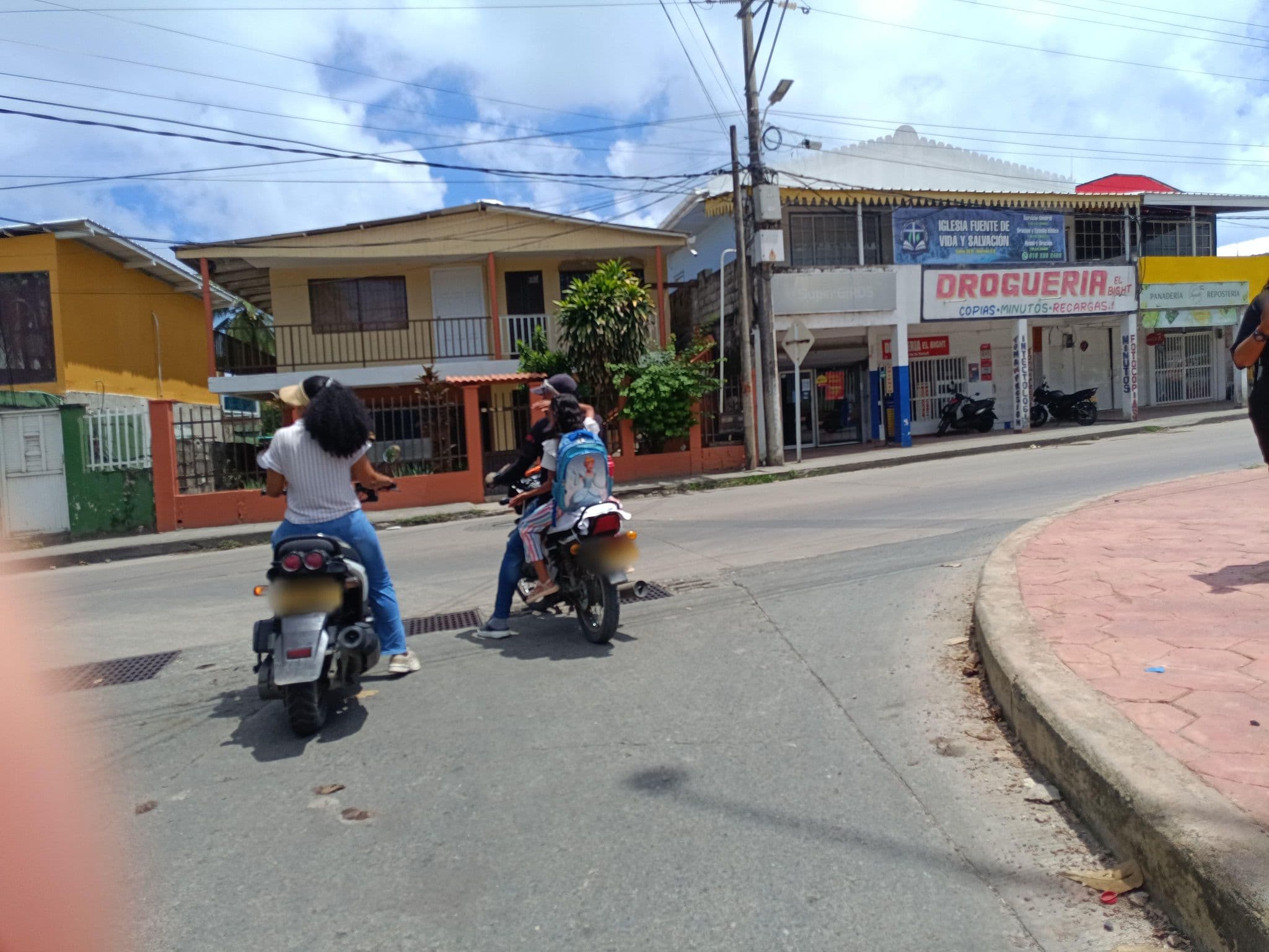 Street view near Apartmentos Sweet Island, San Andrés — © bluealmondhostel (CC BY-SA · Mapillary)
