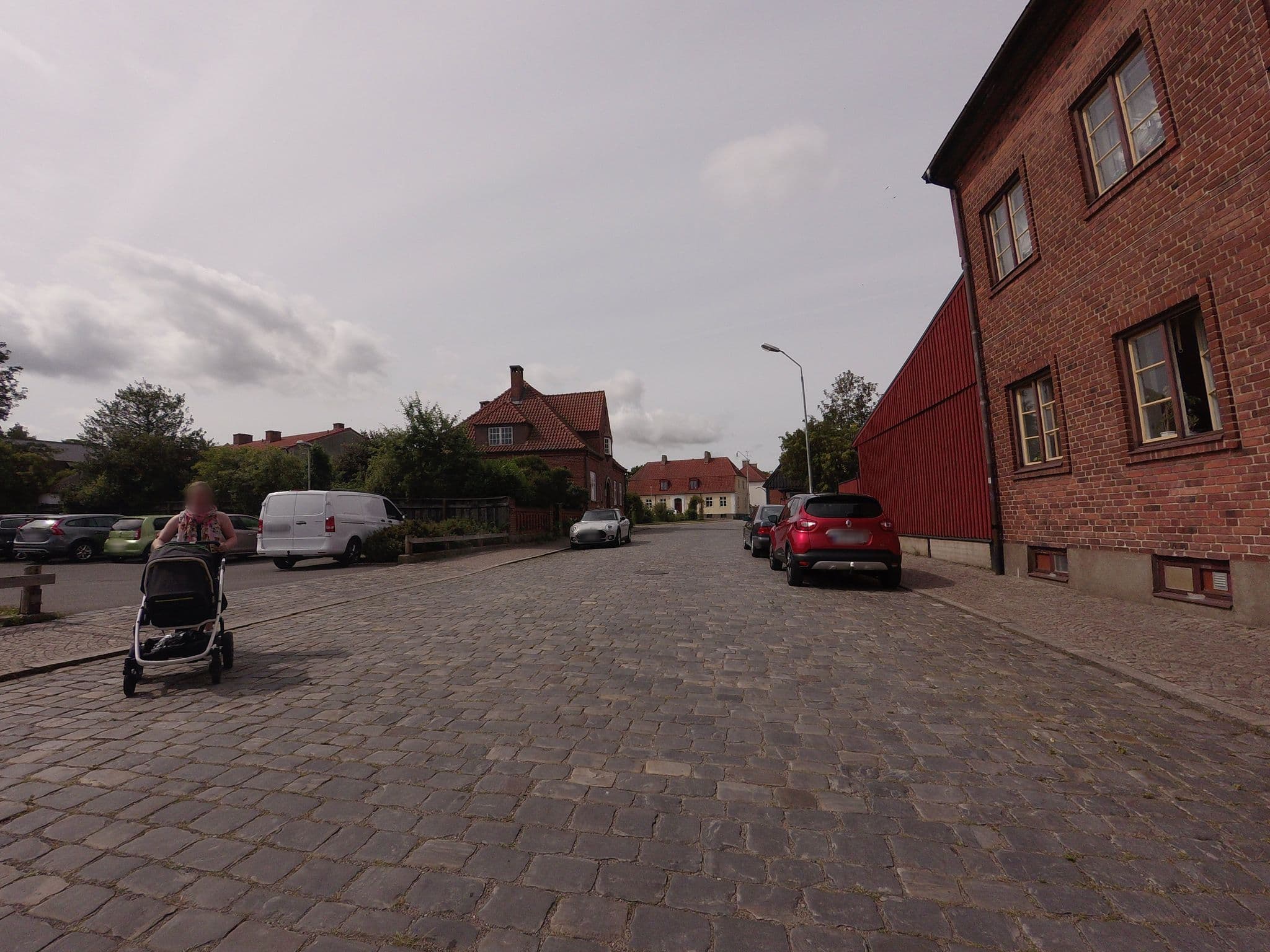 Street view near Rosentorgets Bed and Breakfast, Simrishamn — © larshelmin (CC BY-SA · Mapillary)