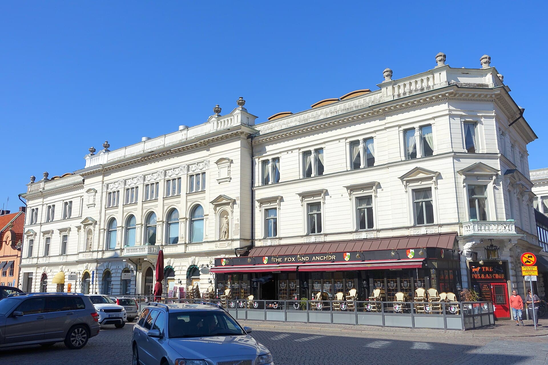 First Hotel Statt (via Wikimedia Commons, CC0)