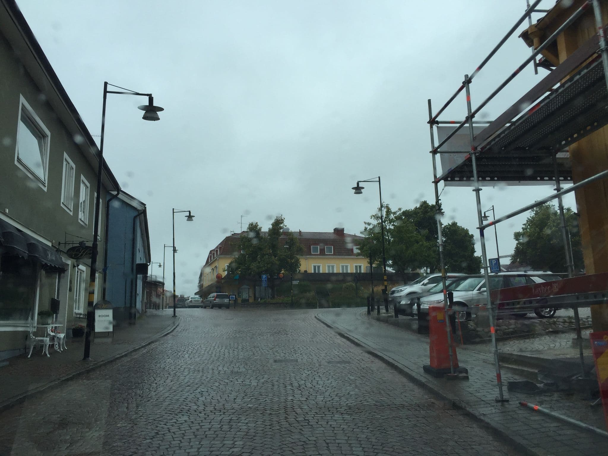 Street view near Höjdens Lågprishotell, Mönsterås — © valteris (CC BY-SA · Mapillary)