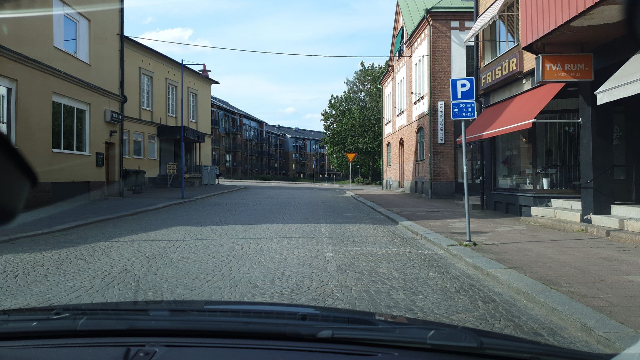 Street view near 貝斯特韋斯特韋特蘭達斯坦茨飯店 (Best Western Vetlanda Stadshotell) - 維特蘭達, Vetlanda — © znipe (CC BY-SA · Mapillary)