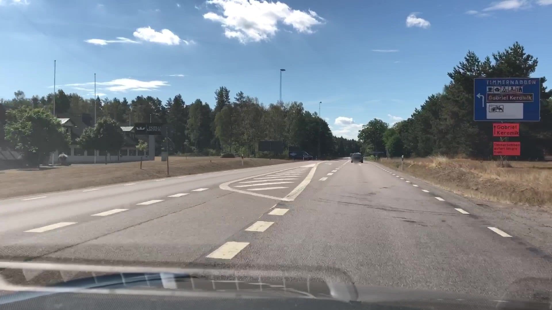 Street view near Kron Munken, Mönsterås — © lvl5 (CC BY-SA · Mapillary)