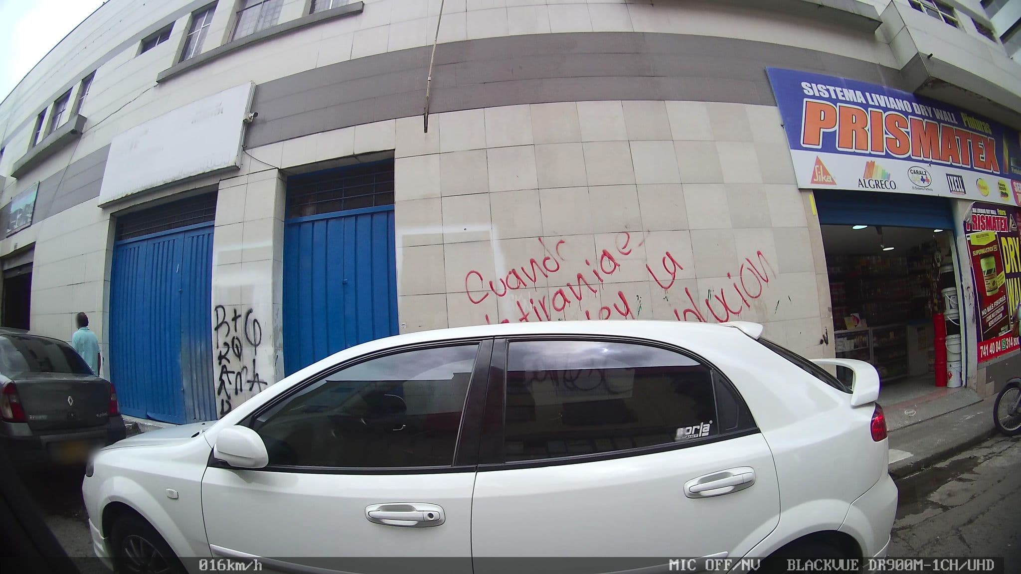 Street view near El Reposo, Armenia — © kaart_2 (CC BY-SA · Mapillary)