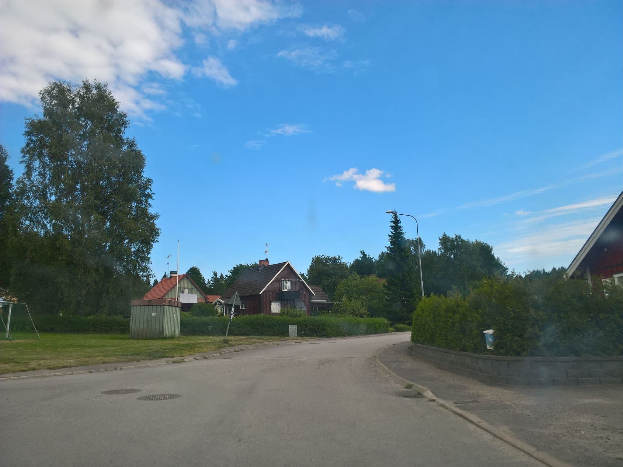 Street view near Lotorps Vandrarhem, Finspång — © berrahugo (CC BY-SA · Mapillary)