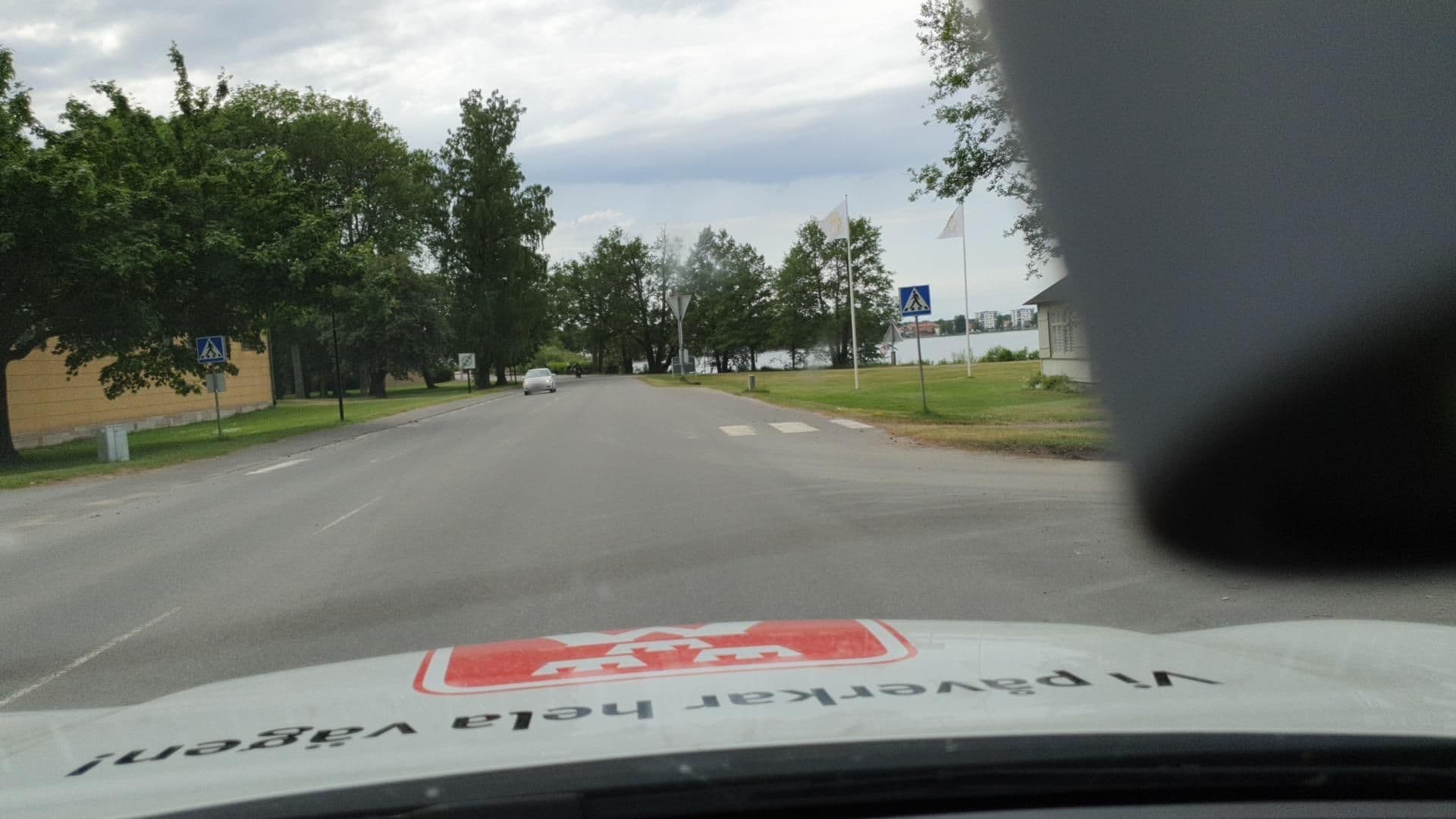 Street view near Gula Villan, Karlsborgs Vandrarhem, Karlsborg — © roadroid (CC BY-SA · Mapillary)