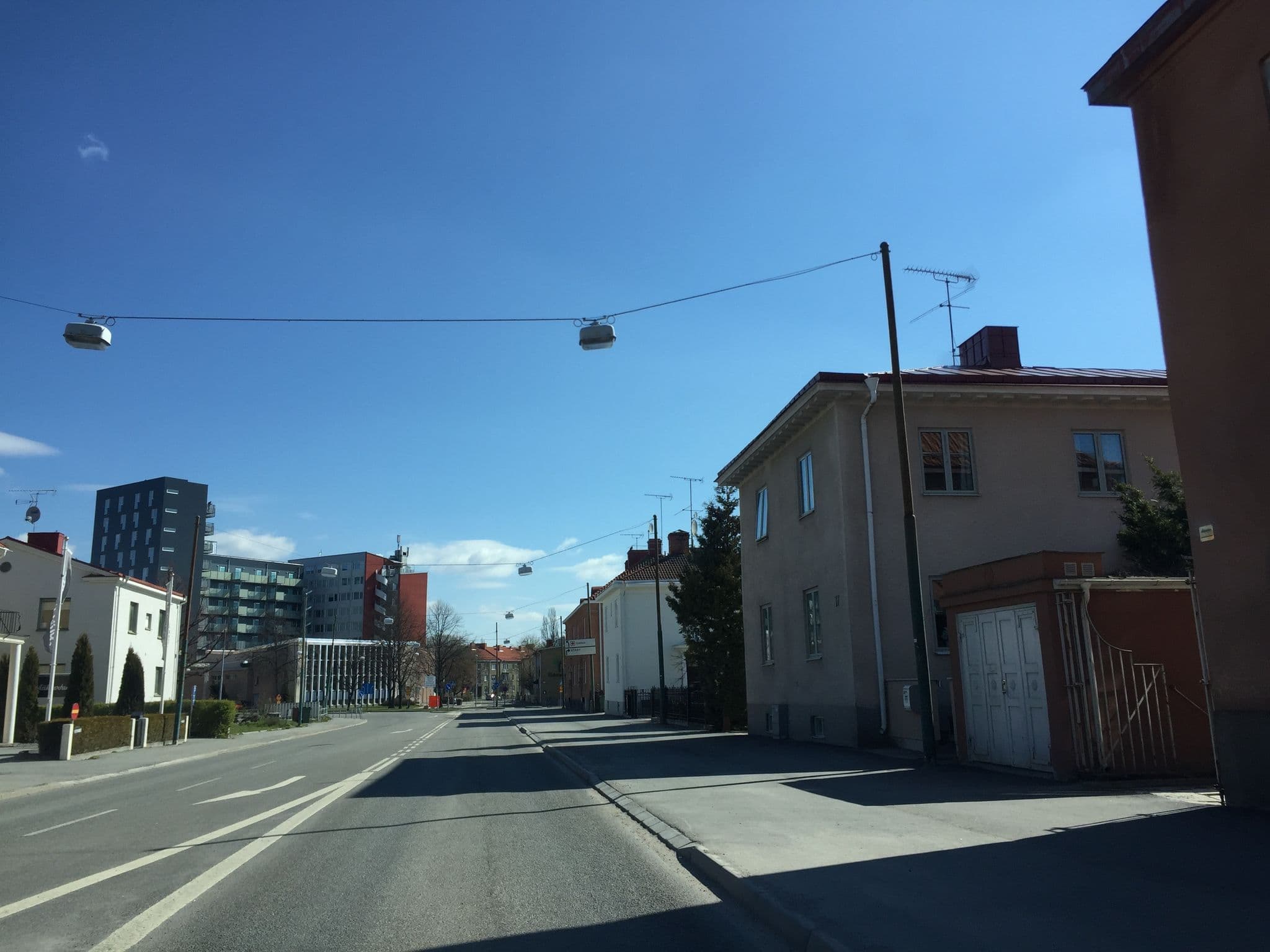 Street view near Vinkasten Vandrarhem, Örebro — © dade (CC BY-SA · Mapillary)