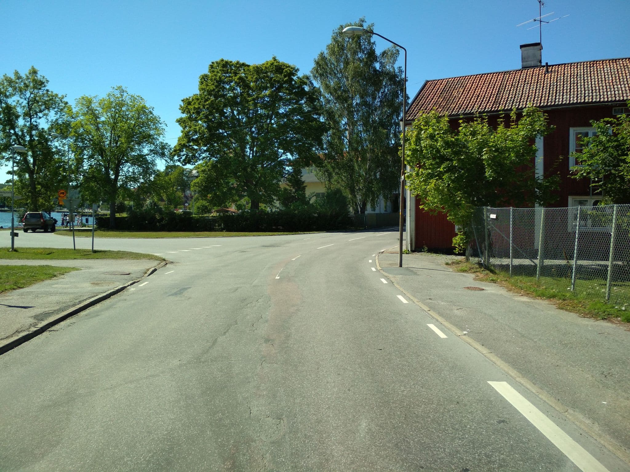 Street view near Djurgårdsporten Vandrarhem, Mariefred — © zagor (CC BY-SA · Mapillary)