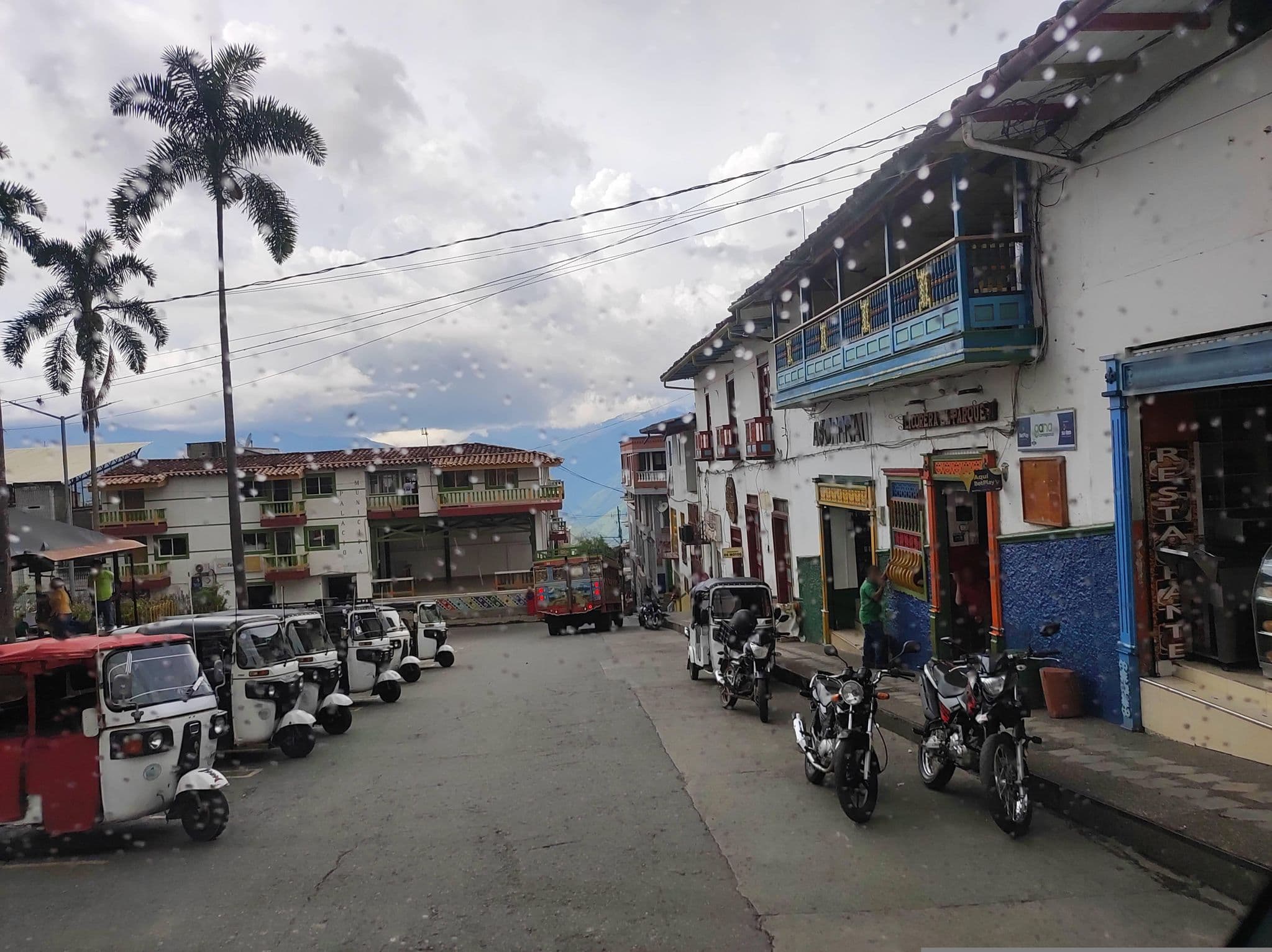 Street view near Palacio Municipal - Hotel Ituango, Ituango — © JulySuarezUn (CC BY-SA · Mapillary)