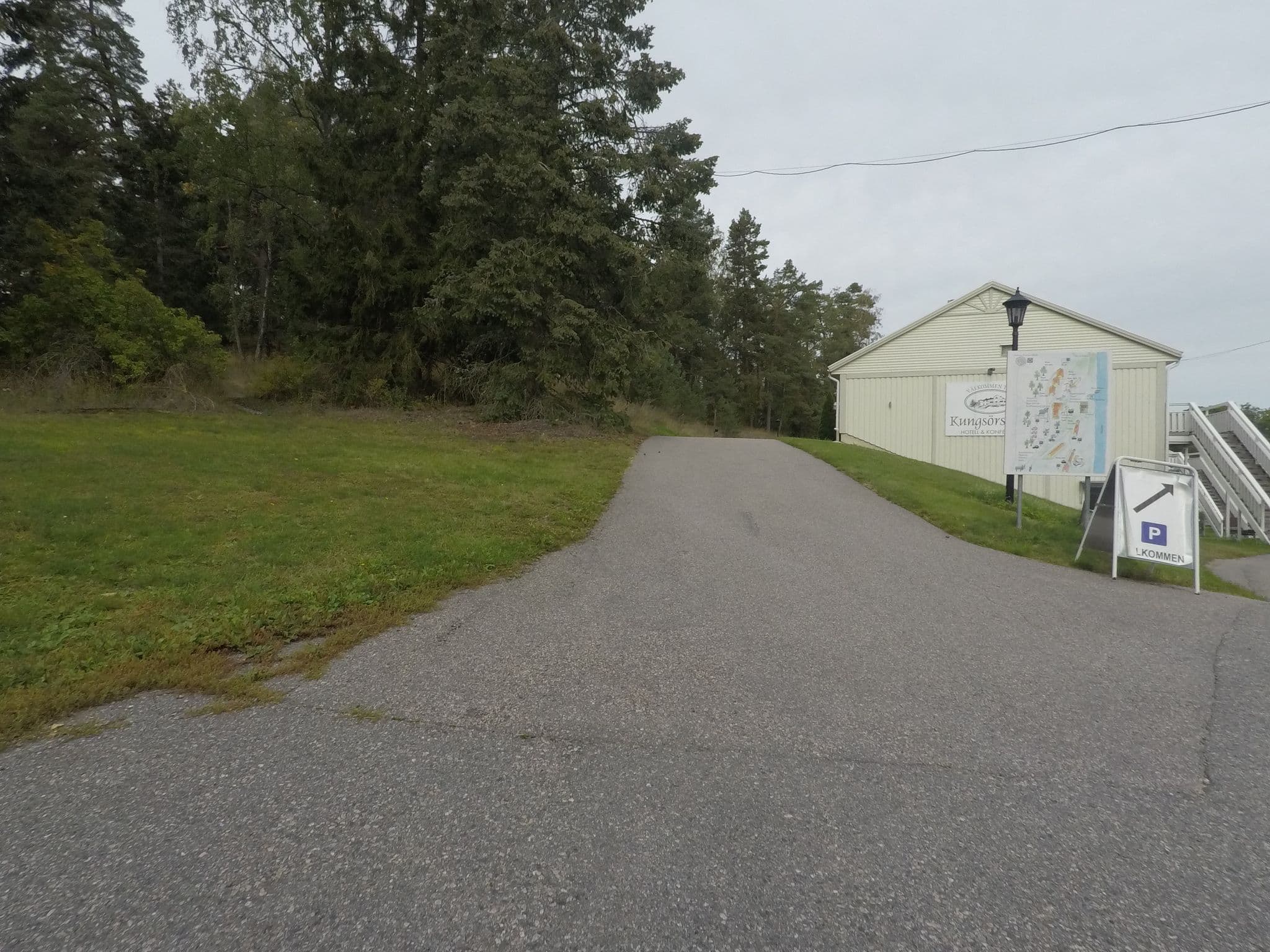Street view near Kungsörstorp Hotell & Konferens, Kungsör — © msamme (CC BY-SA · Mapillary)