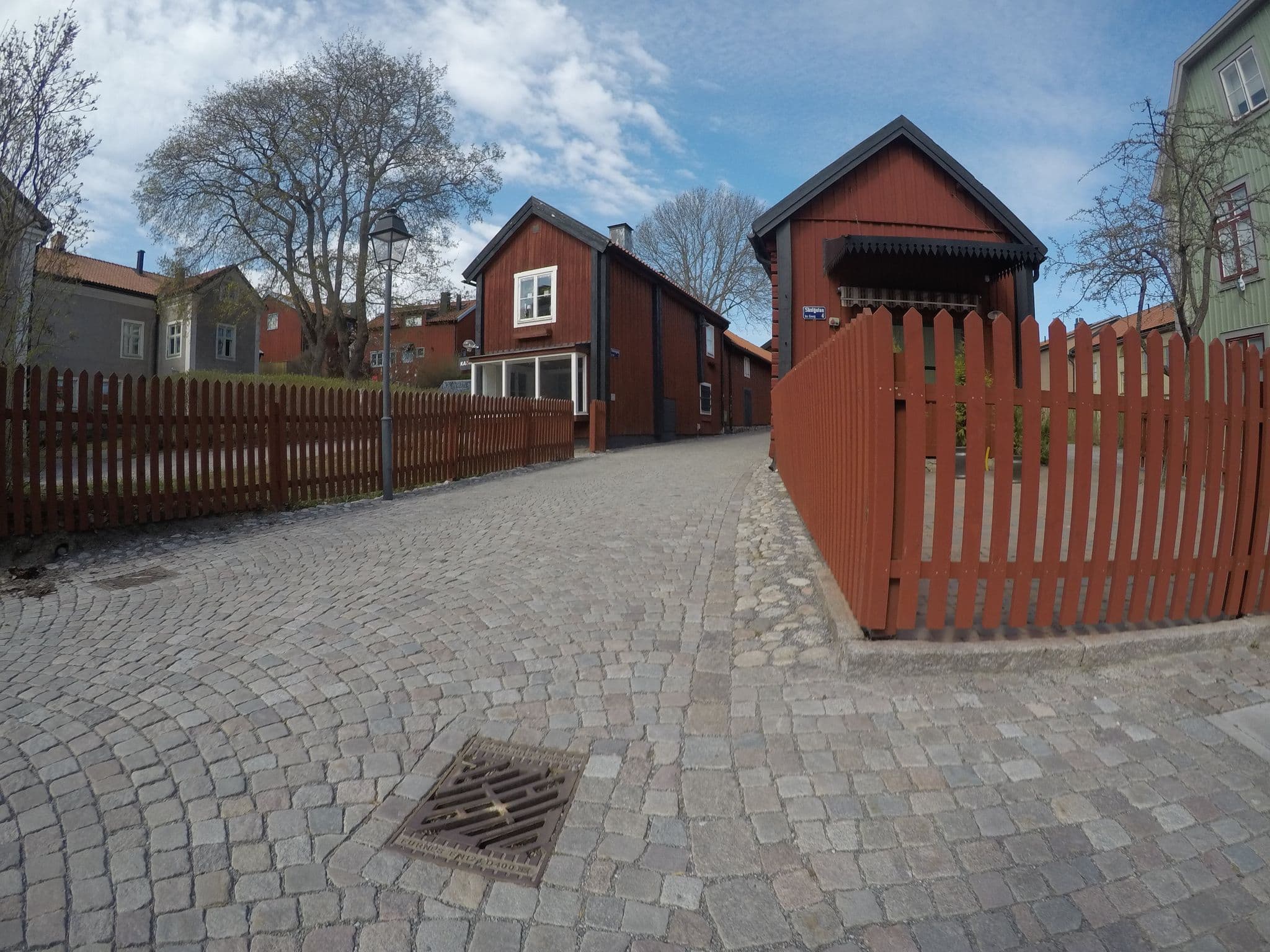 Street view near Otter Inn, Västerås — © msamme (CC BY-SA · Mapillary)