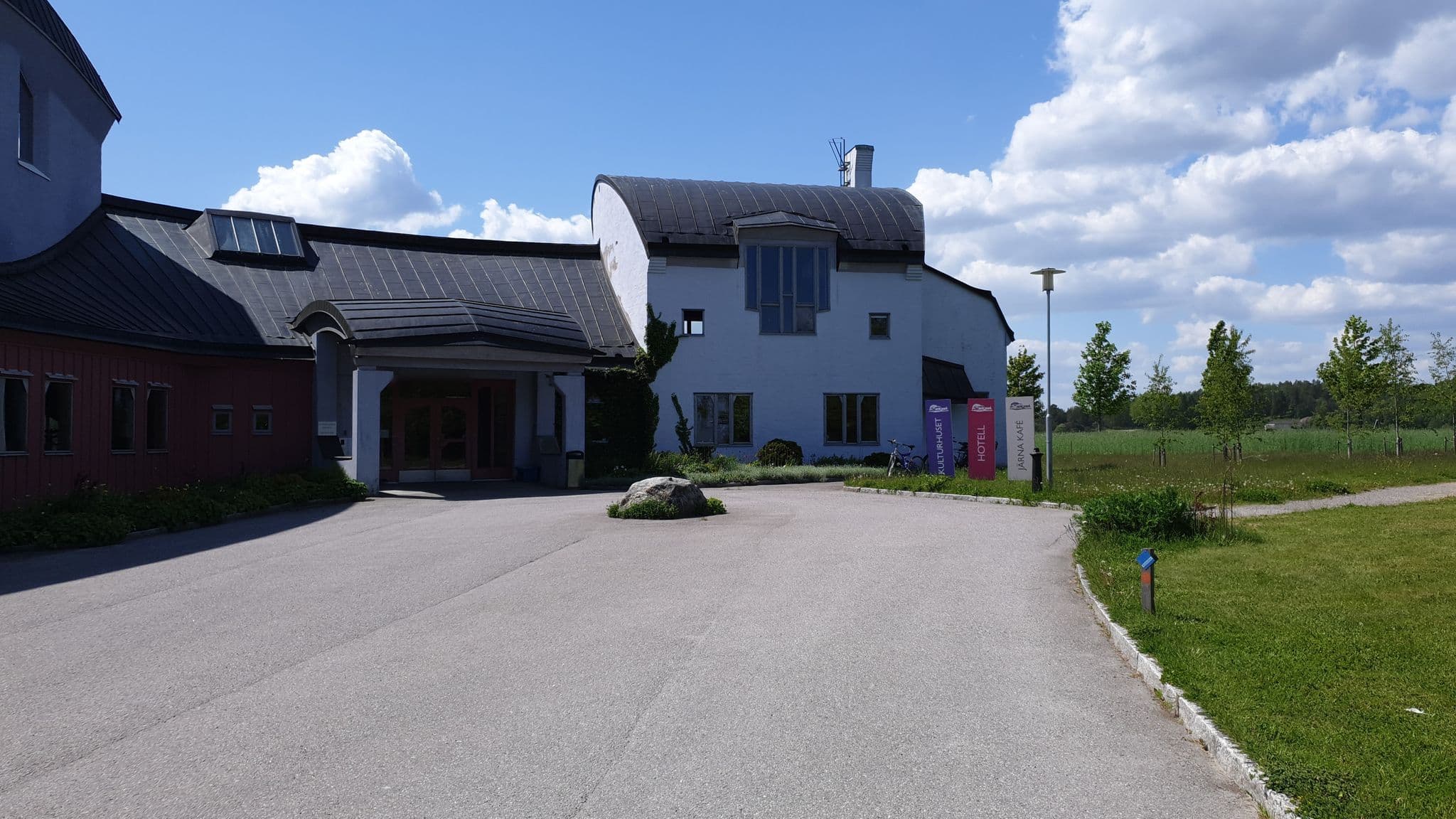 Street view near Ytterjärna Hotell & Konferens, Järna — © jopparn2 (CC BY-SA · Mapillary)