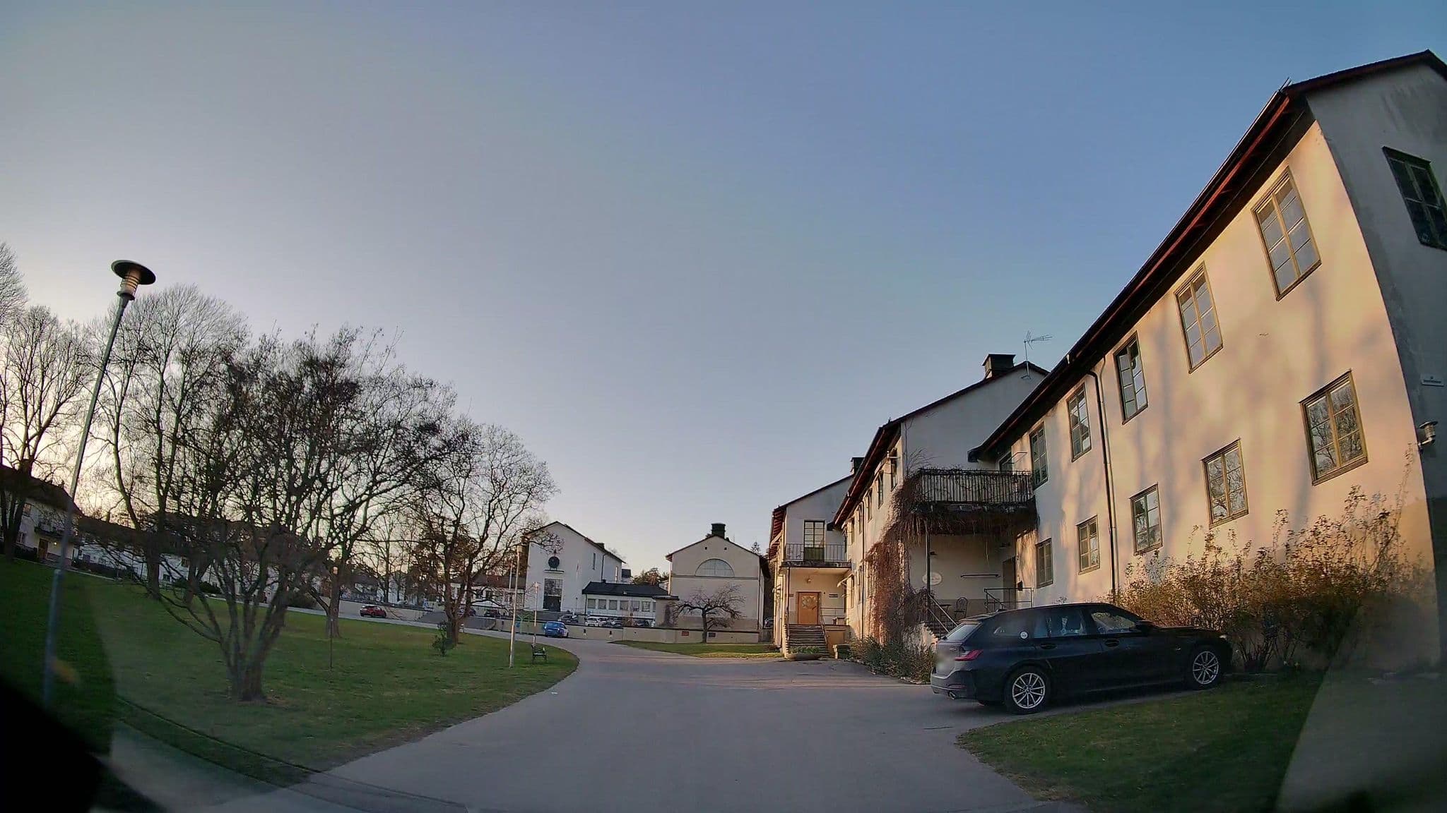 Street view near Hotell Gyllene (Kn)Orren, Bromma — © bruno360 (CC BY-SA · Mapillary)