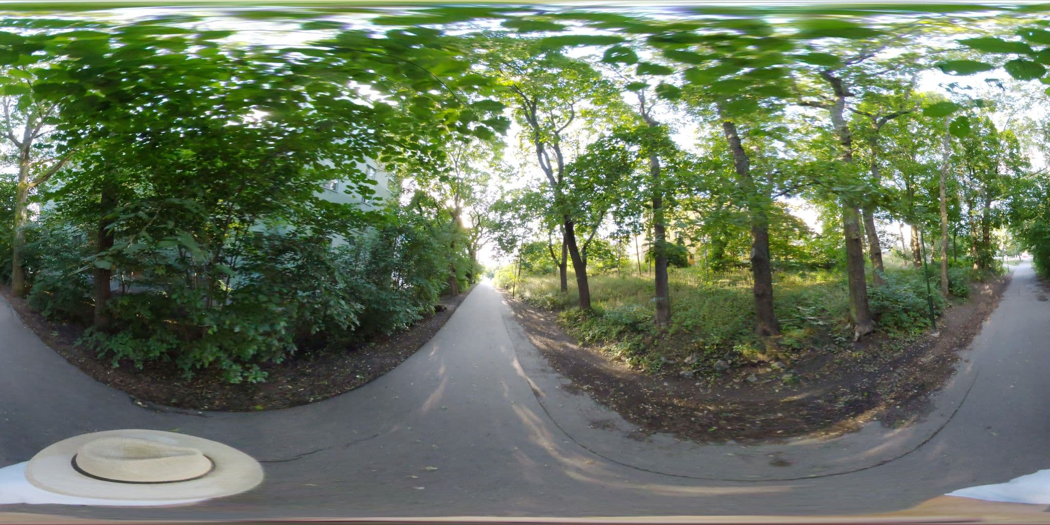 Street view near Sadelmakartorp Guesthouse, Årsta — © bruno360 (CC BY-SA · Mapillary)