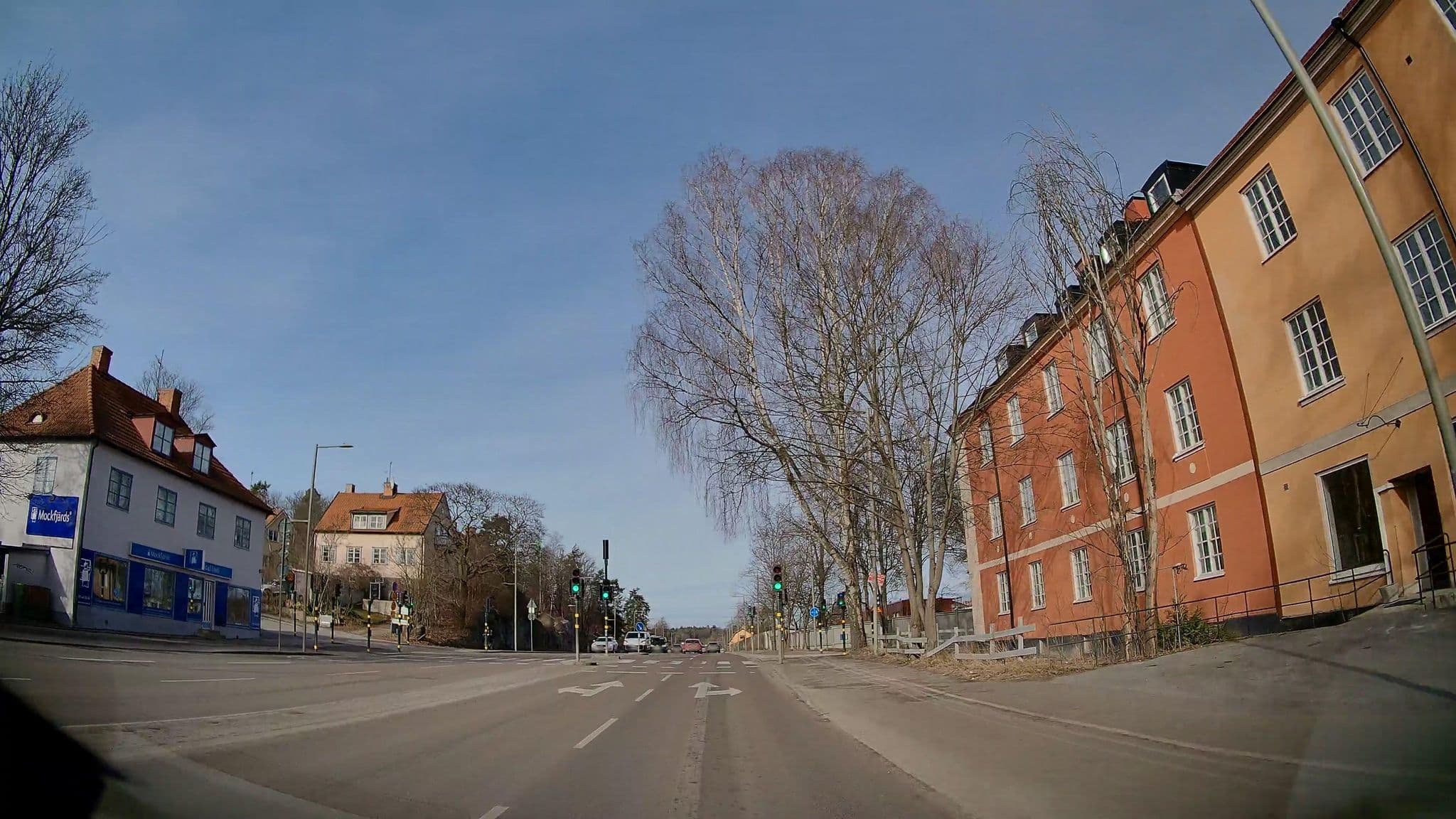 Street view near Stenkyrka Hotell & Restaurang, Bromma — © bruno360 (CC BY-SA · Mapillary)