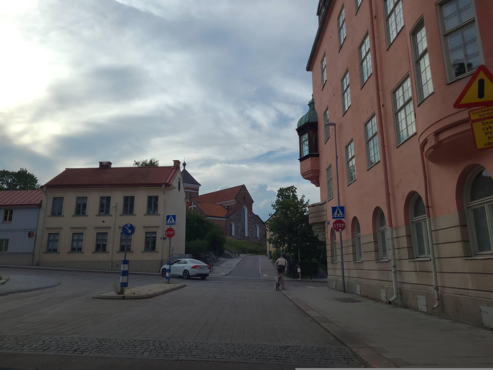 Street view near Adler Hotell Milleniumfilmen, Uppsala — © jopparn2 (CC BY-SA · Mapillary)
