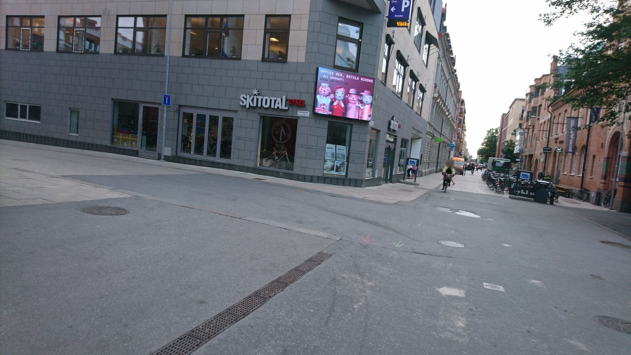 Street view near Hotel Uppsala dragarbrunnsgatan, Uppsala — © floke (CC BY-SA · Mapillary)