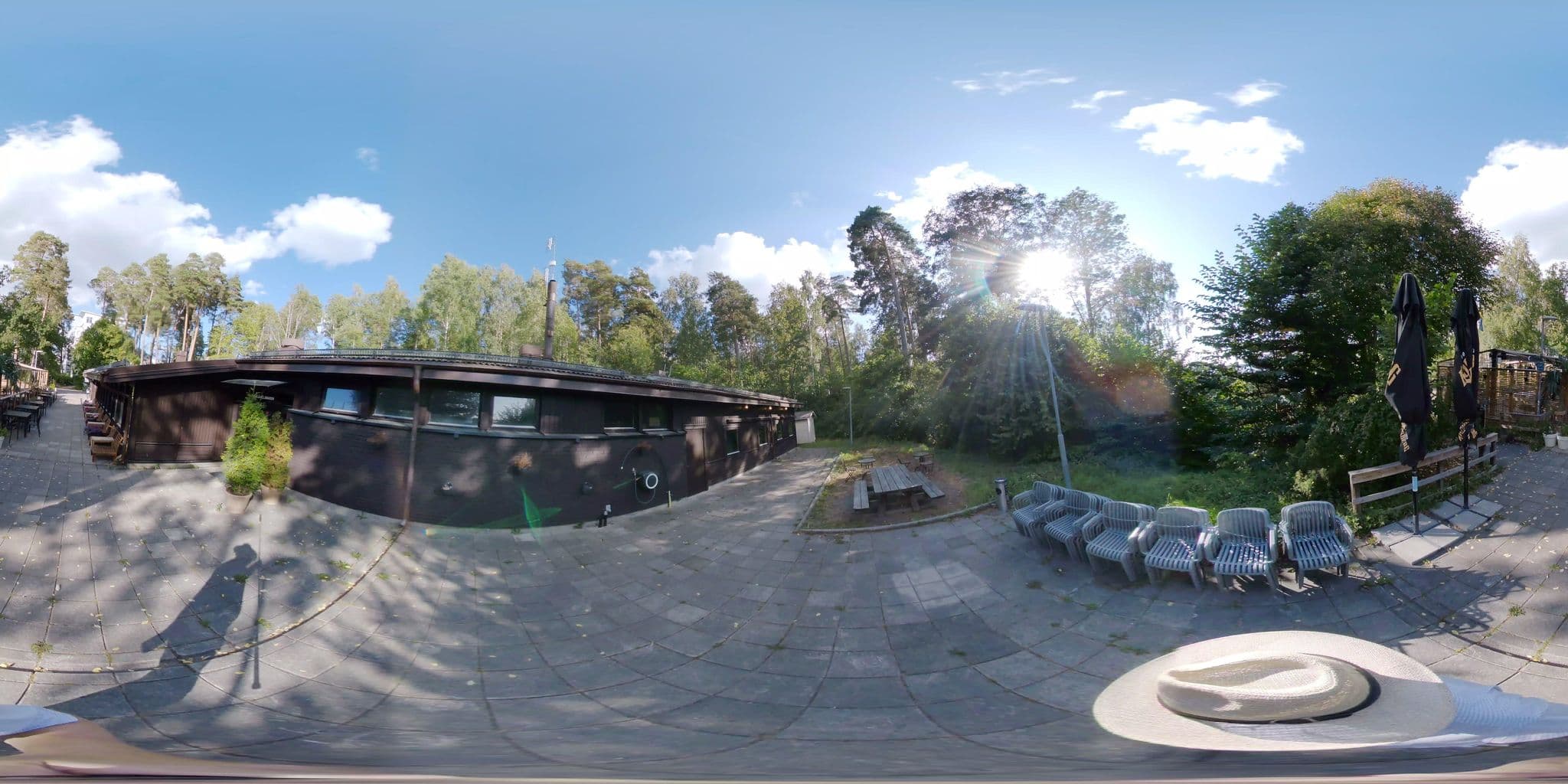 Street view near Kallhällsbaden Vandrarhem, Jakobsberg — © bruno360 (CC BY-SA · Mapillary)