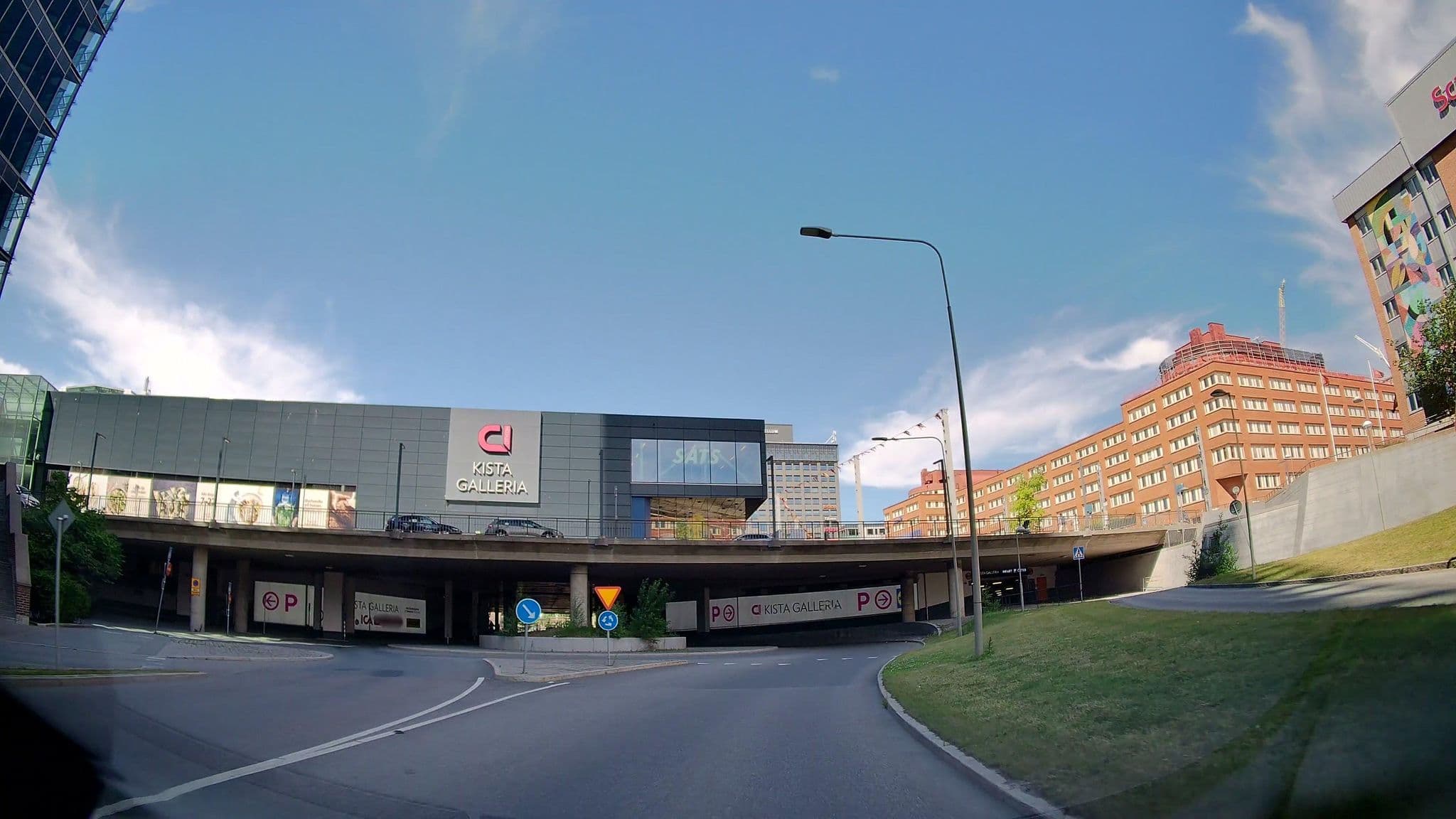 Street view near Mr Chip Hotel, Kista — © bruno360 (CC BY-SA · Mapillary)